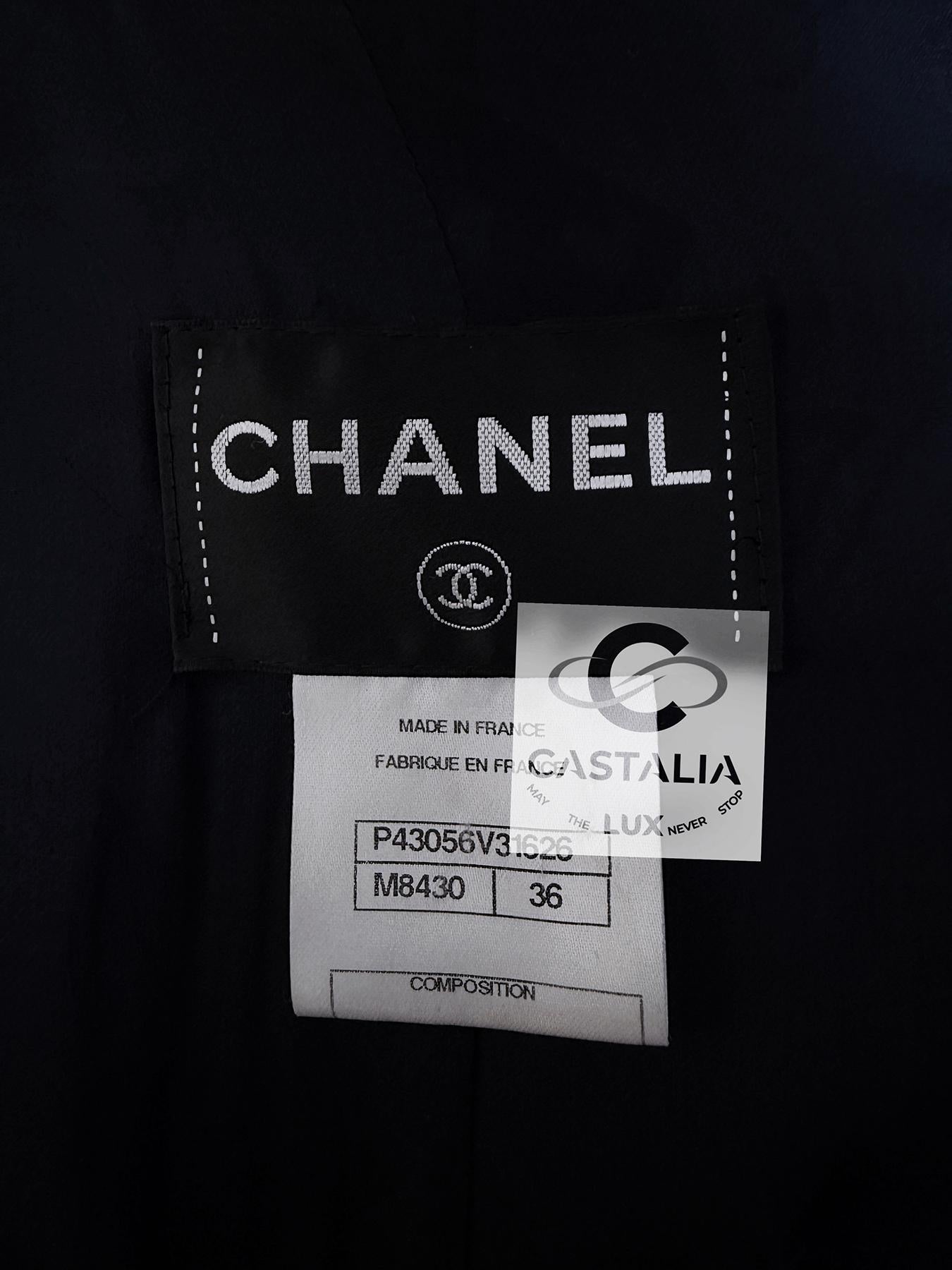 Chanel Iconic CC Logo Patch Chaqueta de tweed azul marino 36 FR en venta 9