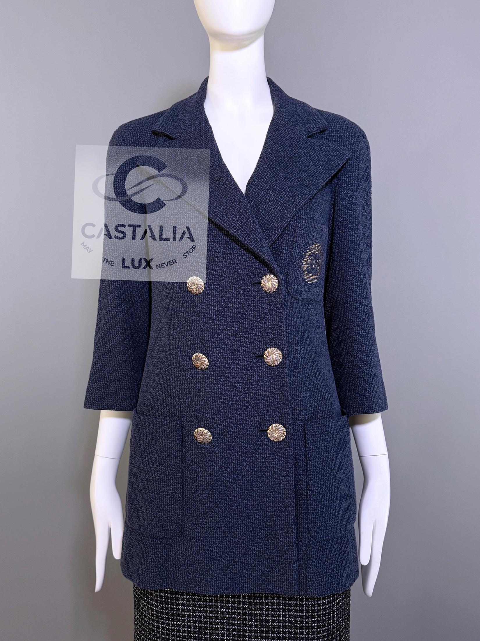 Chanel Iconic CC Logo Patch Chaqueta de tweed azul marino 36 FR en venta 2