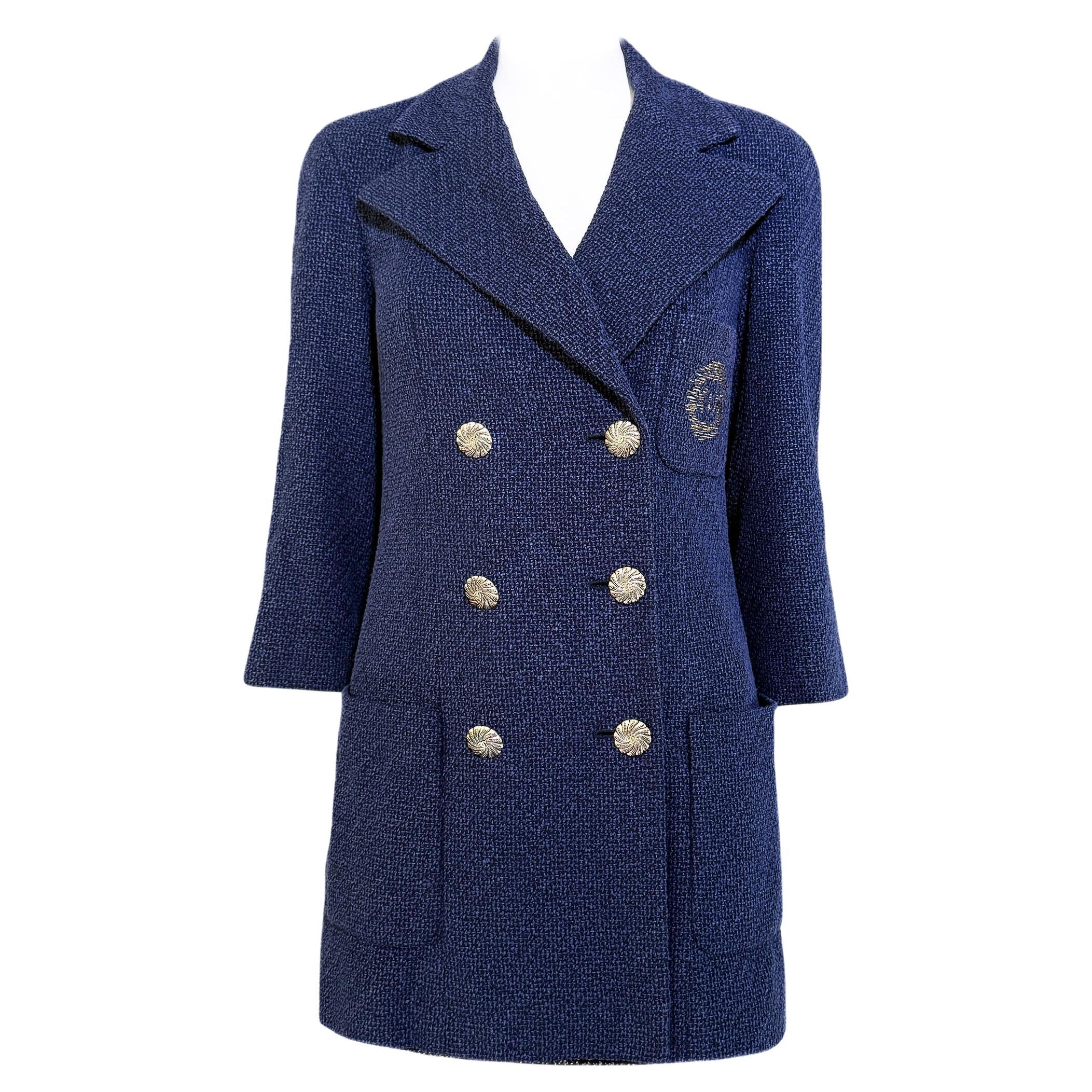Chanel Iconic CC Logo Patch Chaqueta de tweed azul marino 36 FR en venta
