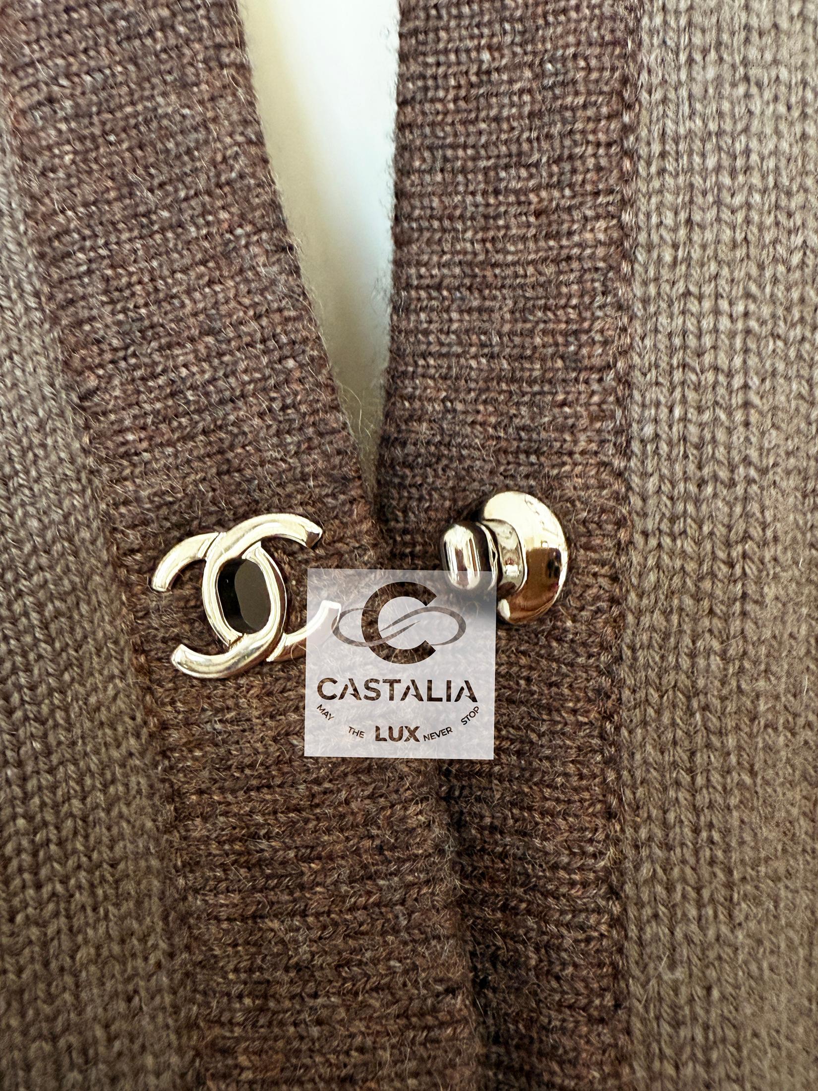 Chanel Iconic CC Turnlock Beige Cashmere Cardigan 34 FR 6