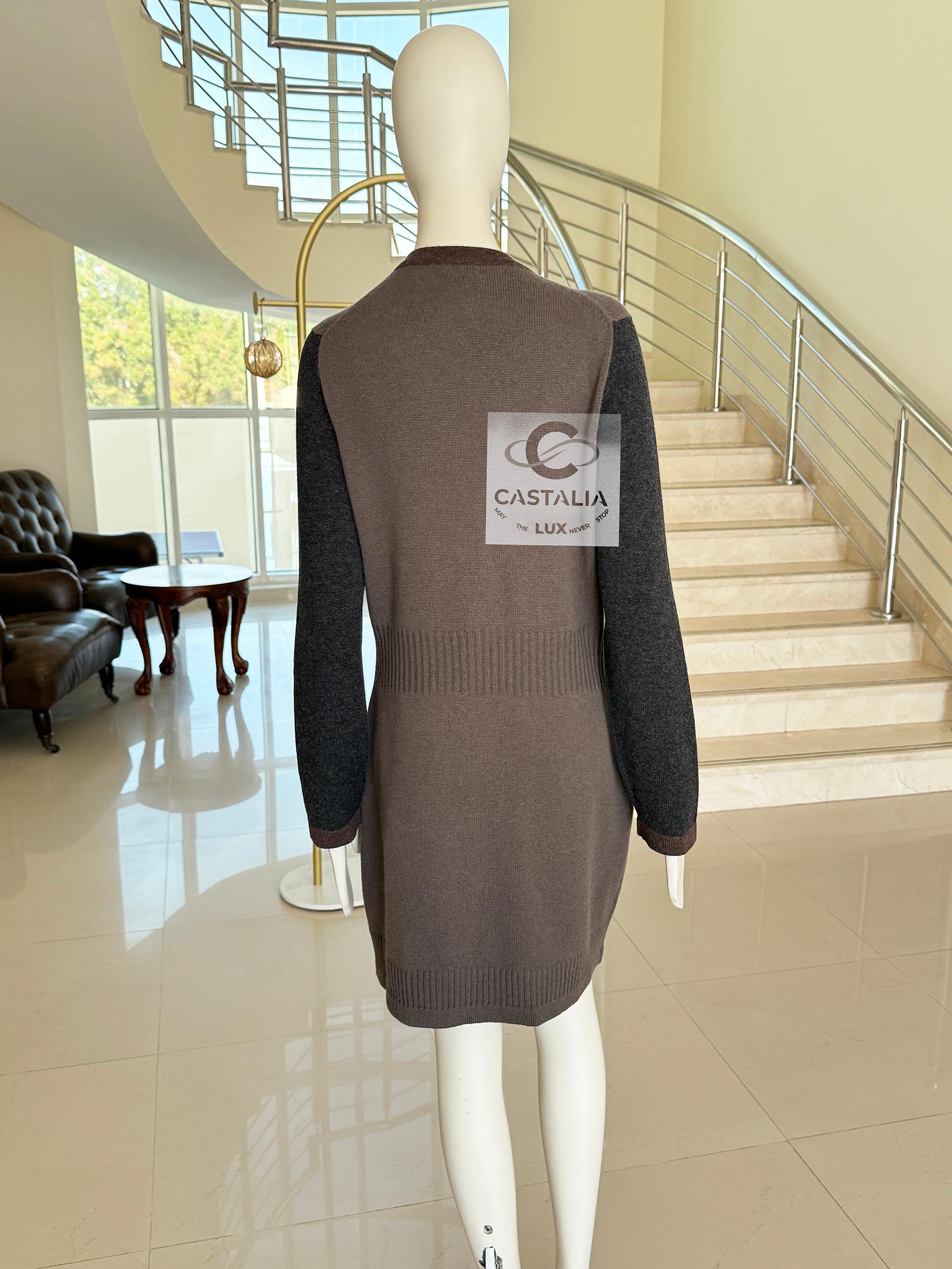 Chanel Iconic CC Turnlock Beige Cashmere Cardigan 34 FR 9