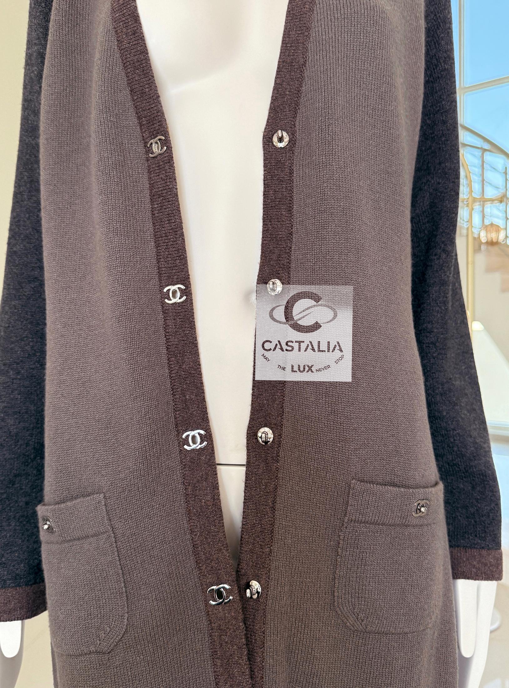 Chanel Iconic CC Turnlock Beige Cashmere Cardigan 34 FR 10