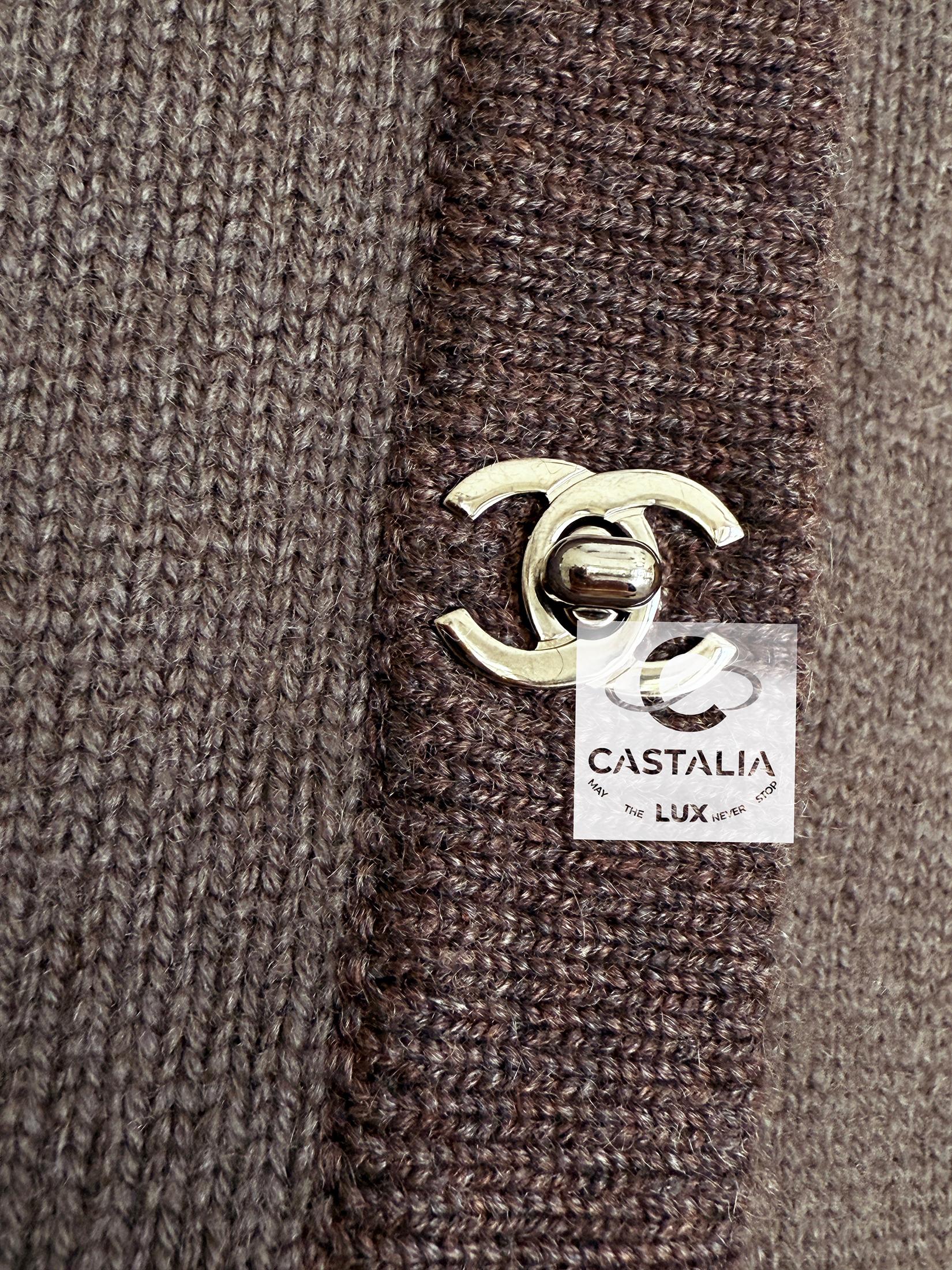 Chanel Iconic CC Turnlock Beige Cashmere Cardigan 34 FR 1