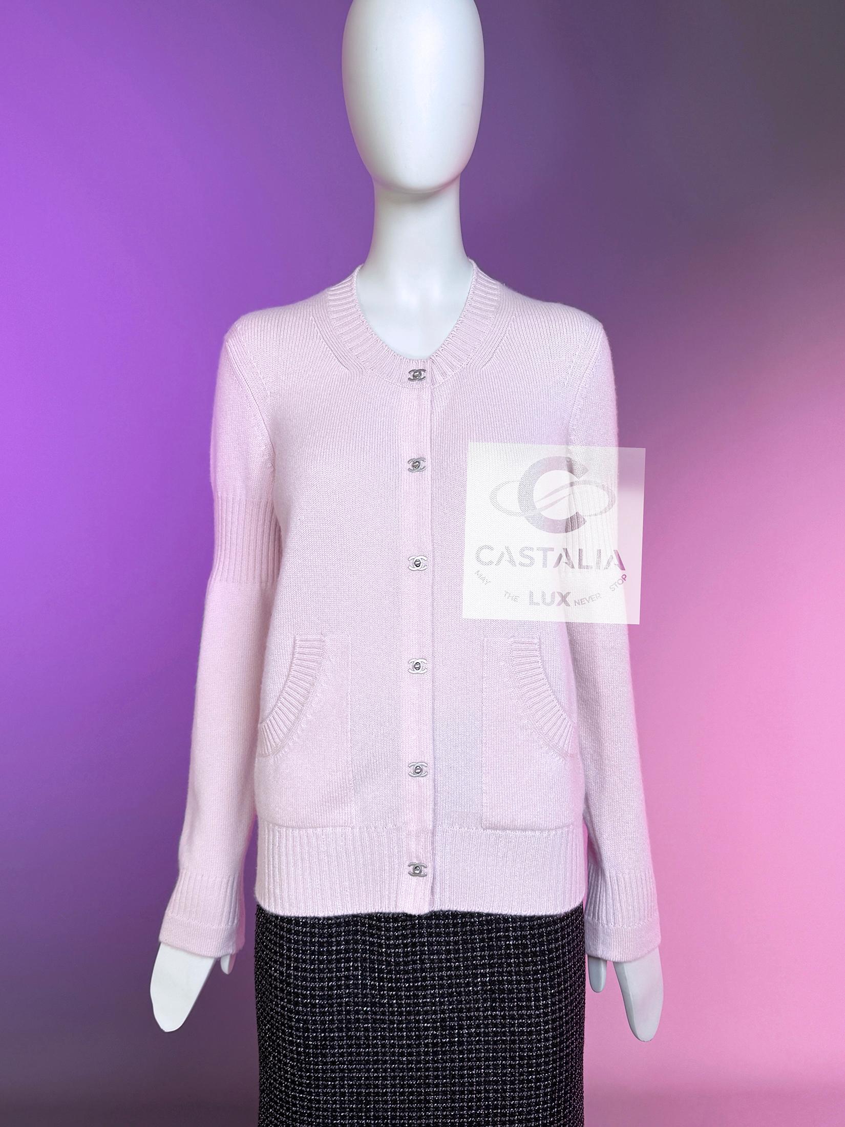 Chaqueta Chanel Iconic CC Turnlock en rosa rubor 40 FR Beige
