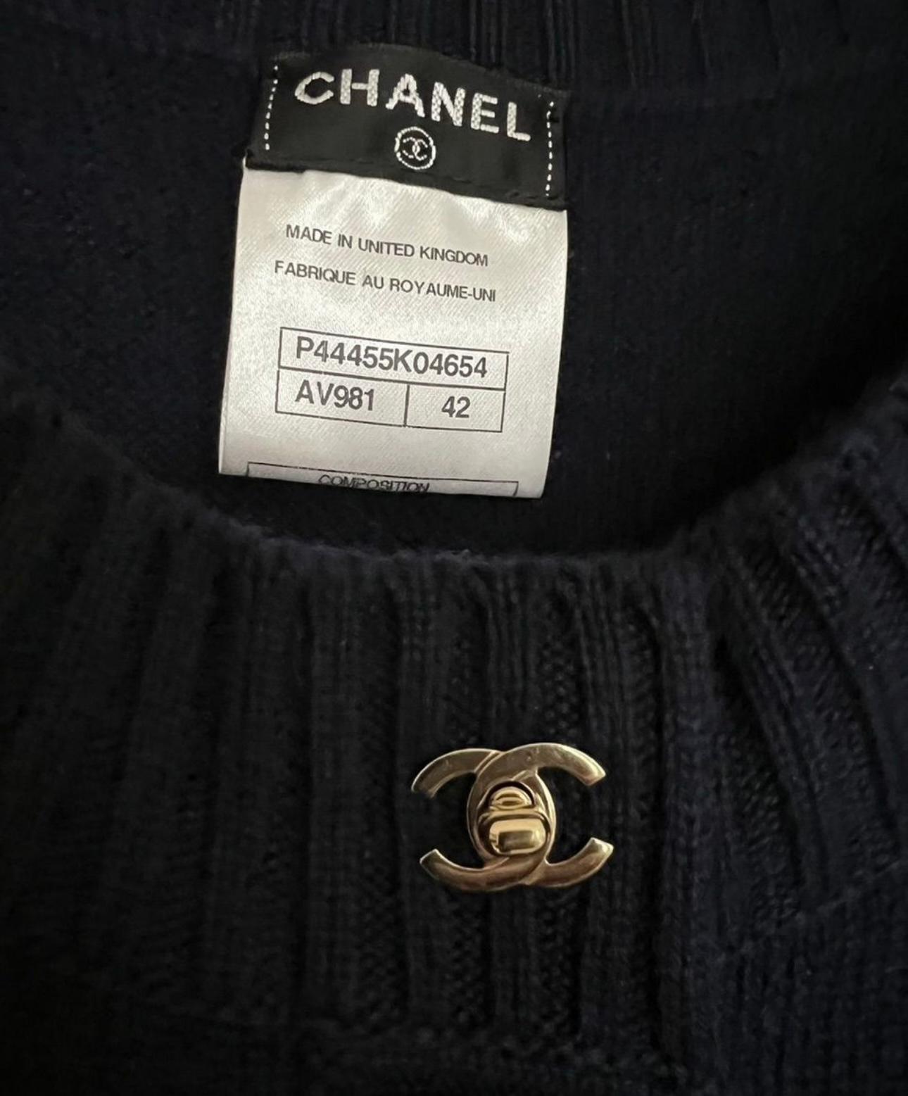 Chanel Iconique cardi-coat CC à fermeture tournante en cachemire Excellent état à Dubai, AE