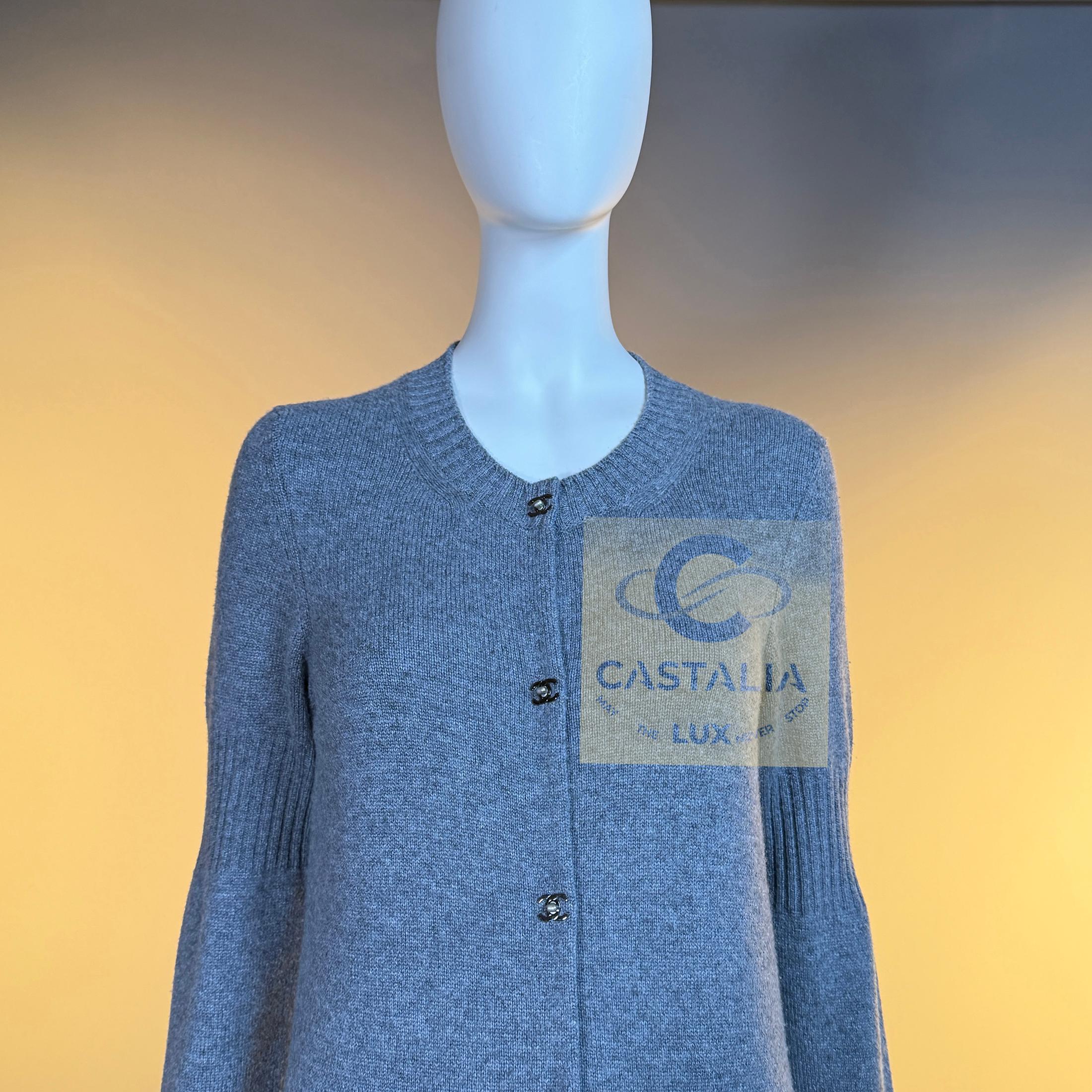 CHANEL Iconic CC Turnlock Grau Strickjacke 36 FR im Zustand „Hervorragend“ im Angebot in Dubai, AE