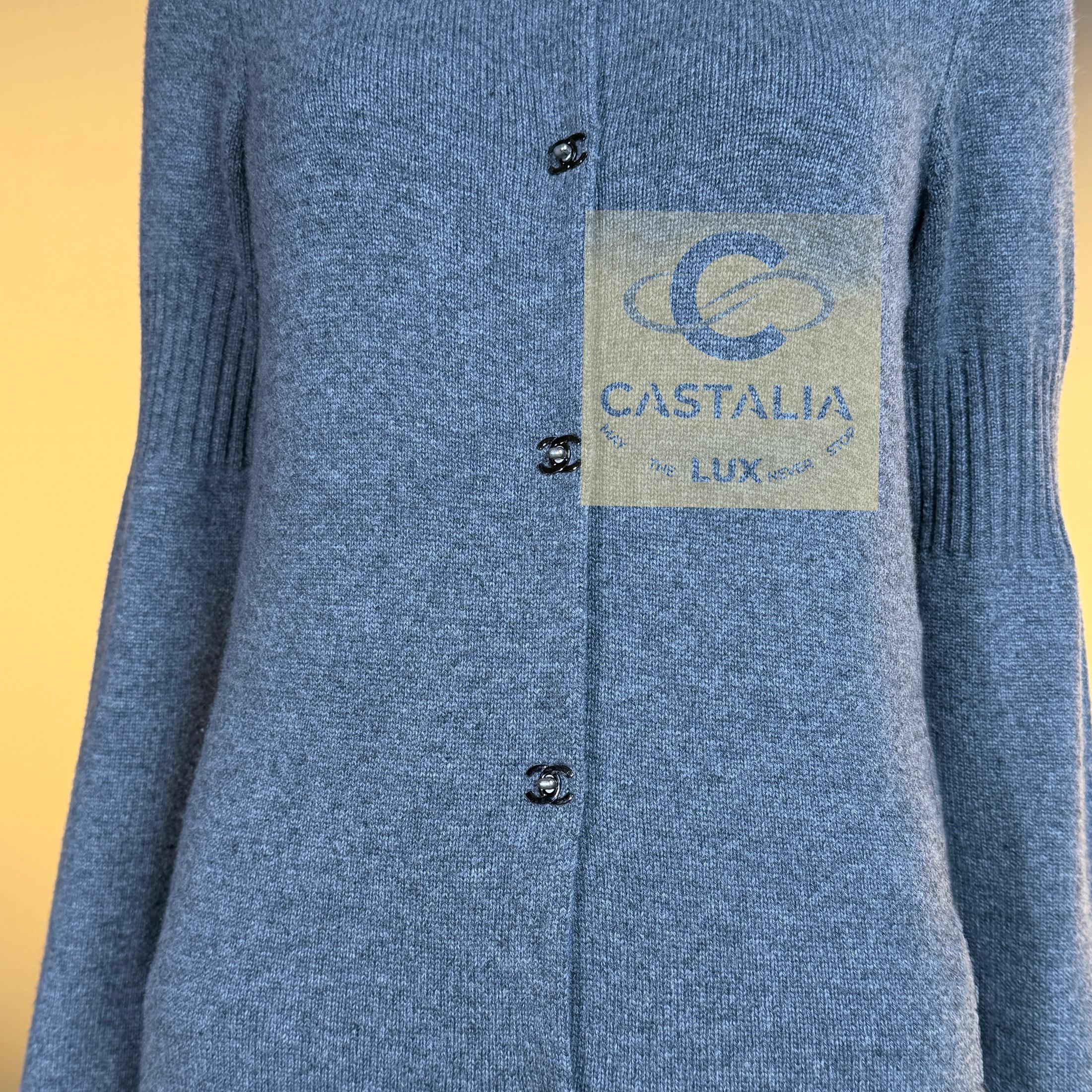 CHANEL Iconic CC Turnlock Grau Strickjacke 36 FR für Damen oder Herren im Angebot