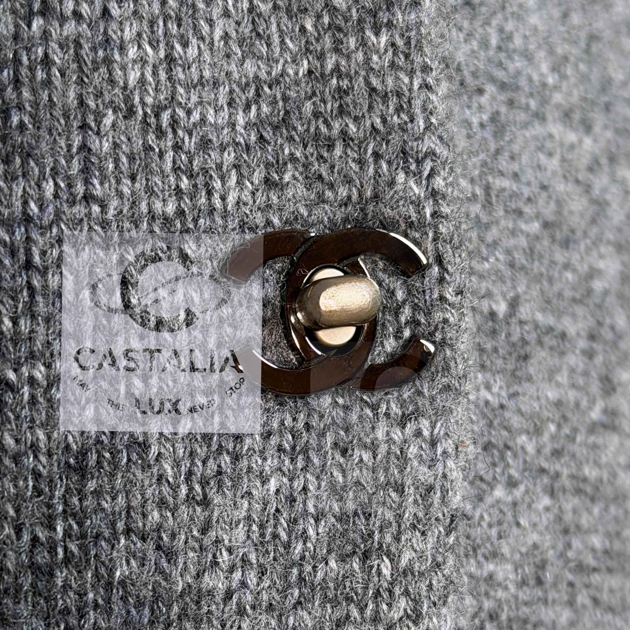 CHANEL Iconic CC Turnlock Grau Strickjacke 36 FR im Angebot 2