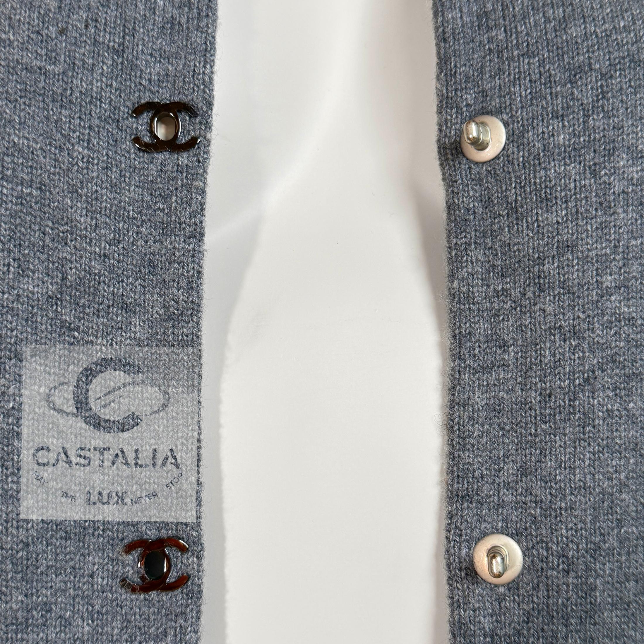 CHANEL Iconic CC Turnlock Grau Strickjacke 36 FR im Angebot 3