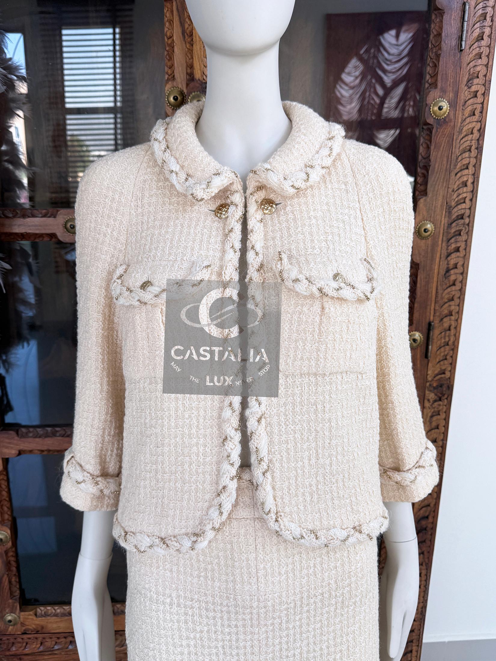 CHANEL Iconic Kette verschönert Ecru Tweed Jacke 36 FR für Damen oder Herren im Angebot