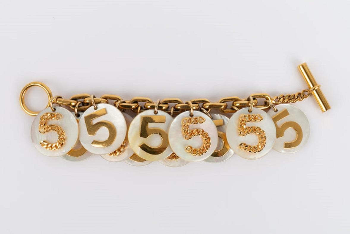Chanel Iconic Charm Bracelet Made of Pearly Pastilles In Excellent Condition For Sale In SAINT-OUEN-SUR-SEINE, FR