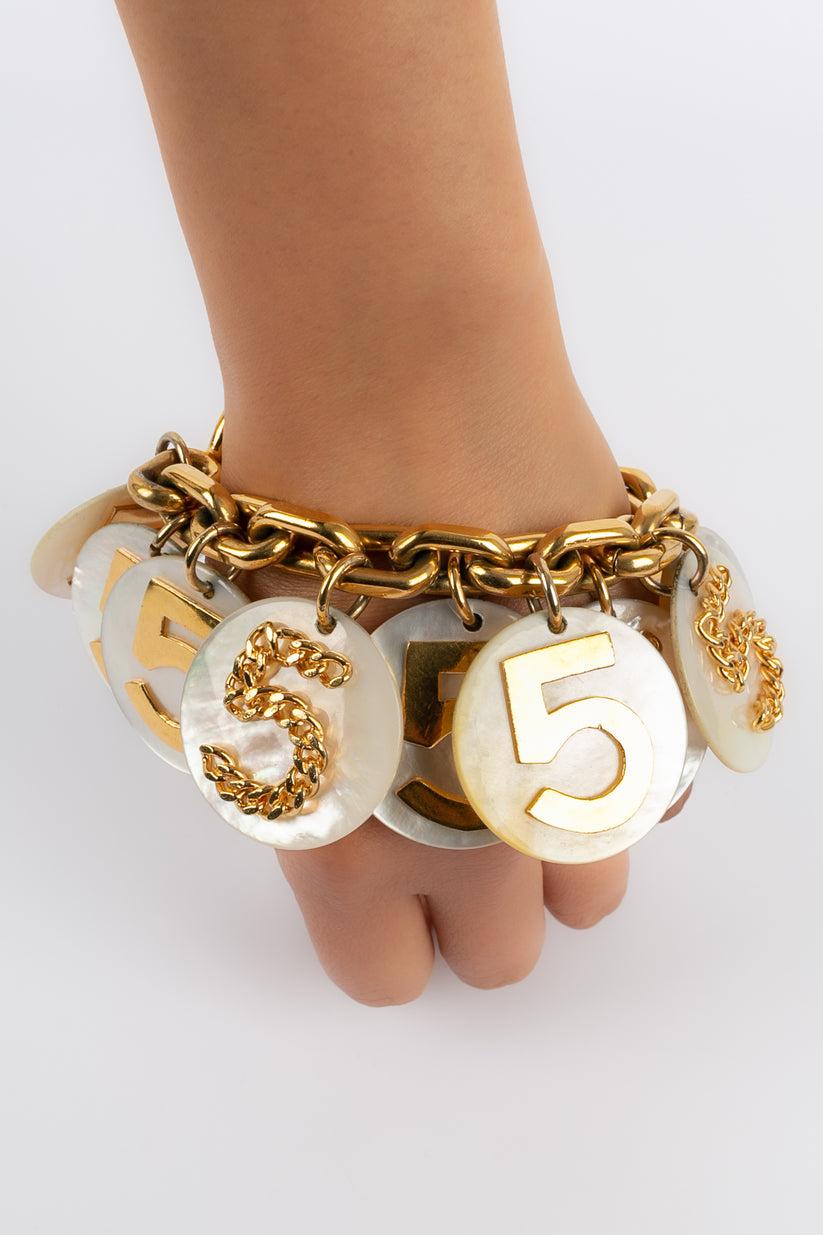 Chanel Ikonisches Charm-Armband aus Perlen Pastilles im Angebot 5