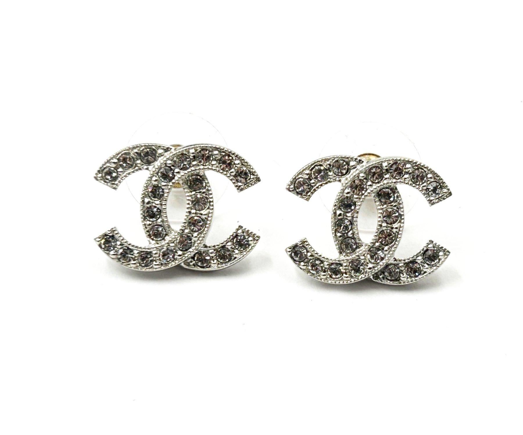 Chanel Classic Iconic Silver CC Crystal Reissued Medium Piercing Earrings

*Marked 22
*Made in France
*Comes with the original box, pouch and booklet

-It is approximately 0.55