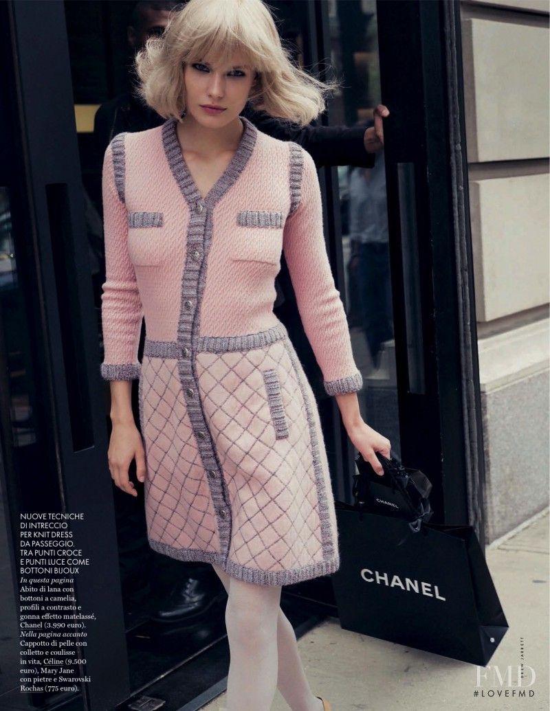 Chanel Iconic Coco Brasserie Icon Quilted Jacket Dress In New Condition For Sale In Dubai, AE