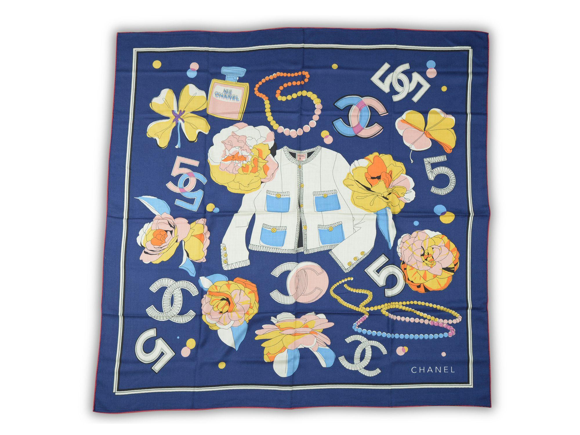 Scialle in seta blu di Chanel Iconic Designs