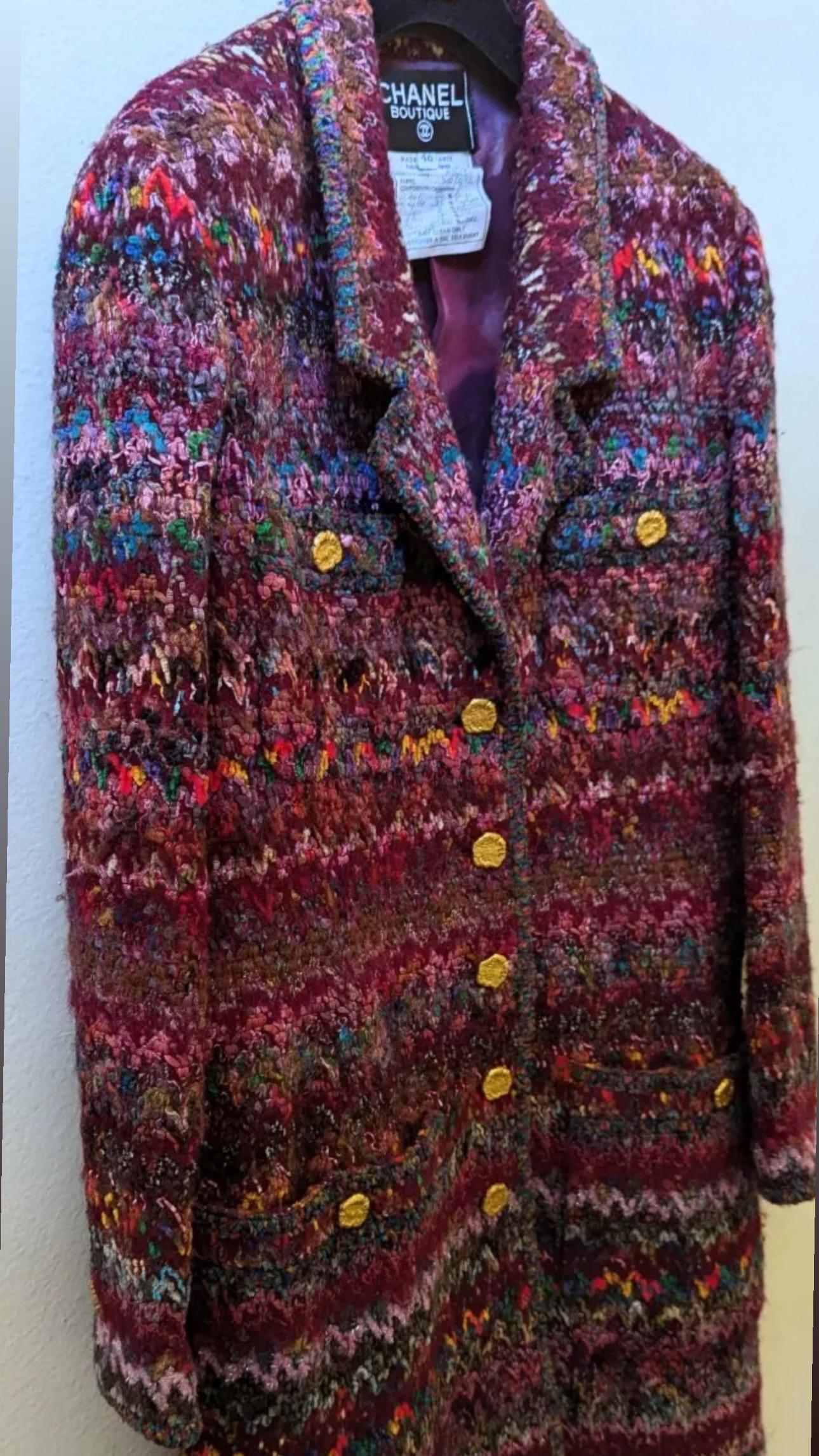 L'iconico cappotto Chanel in tweed fantasia per la sfilata dell'autunno 1993