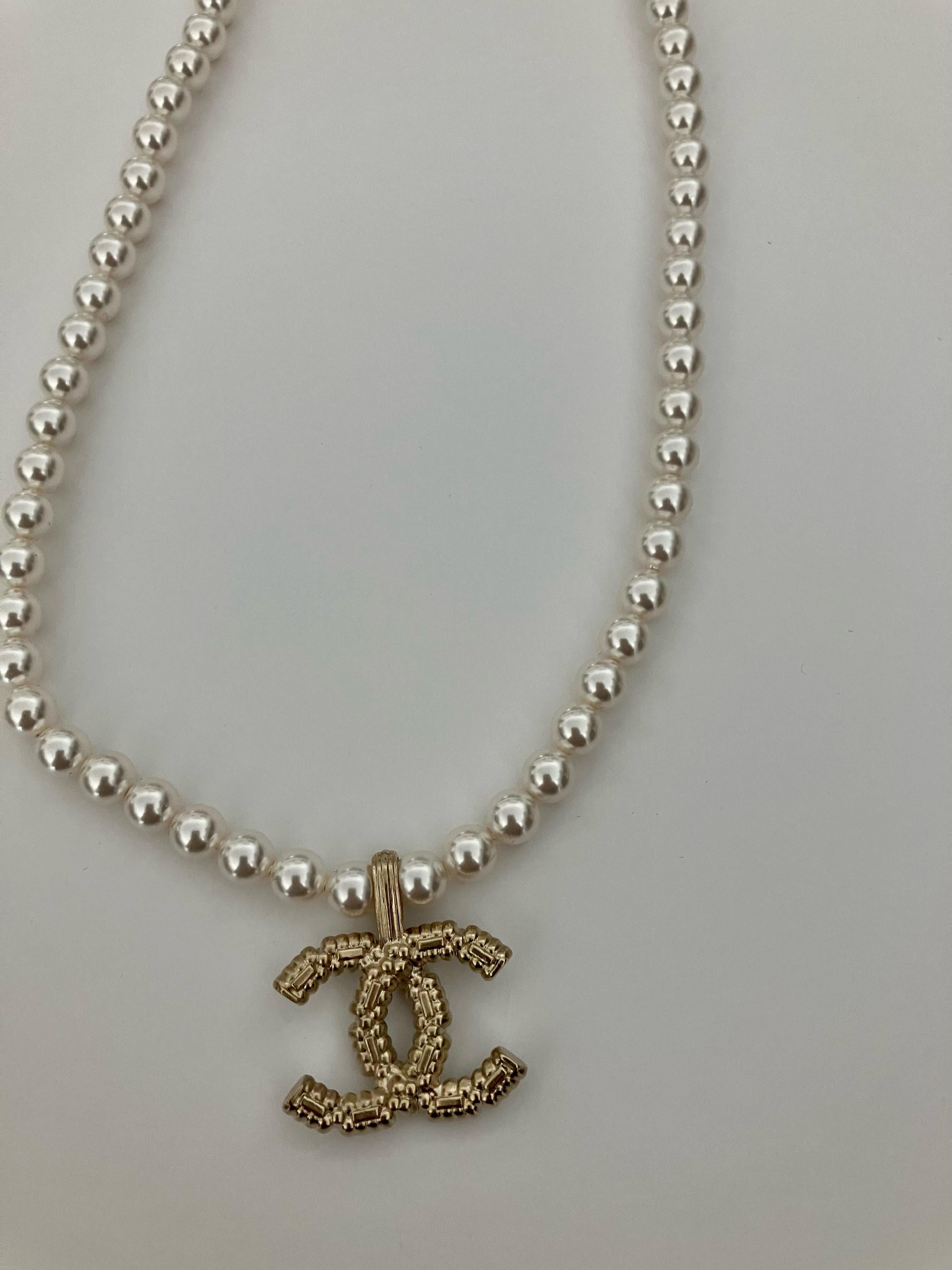 Chanel Iconic Faux Pearls Logo Necklace In Good Condition For Sale In Paris, FR