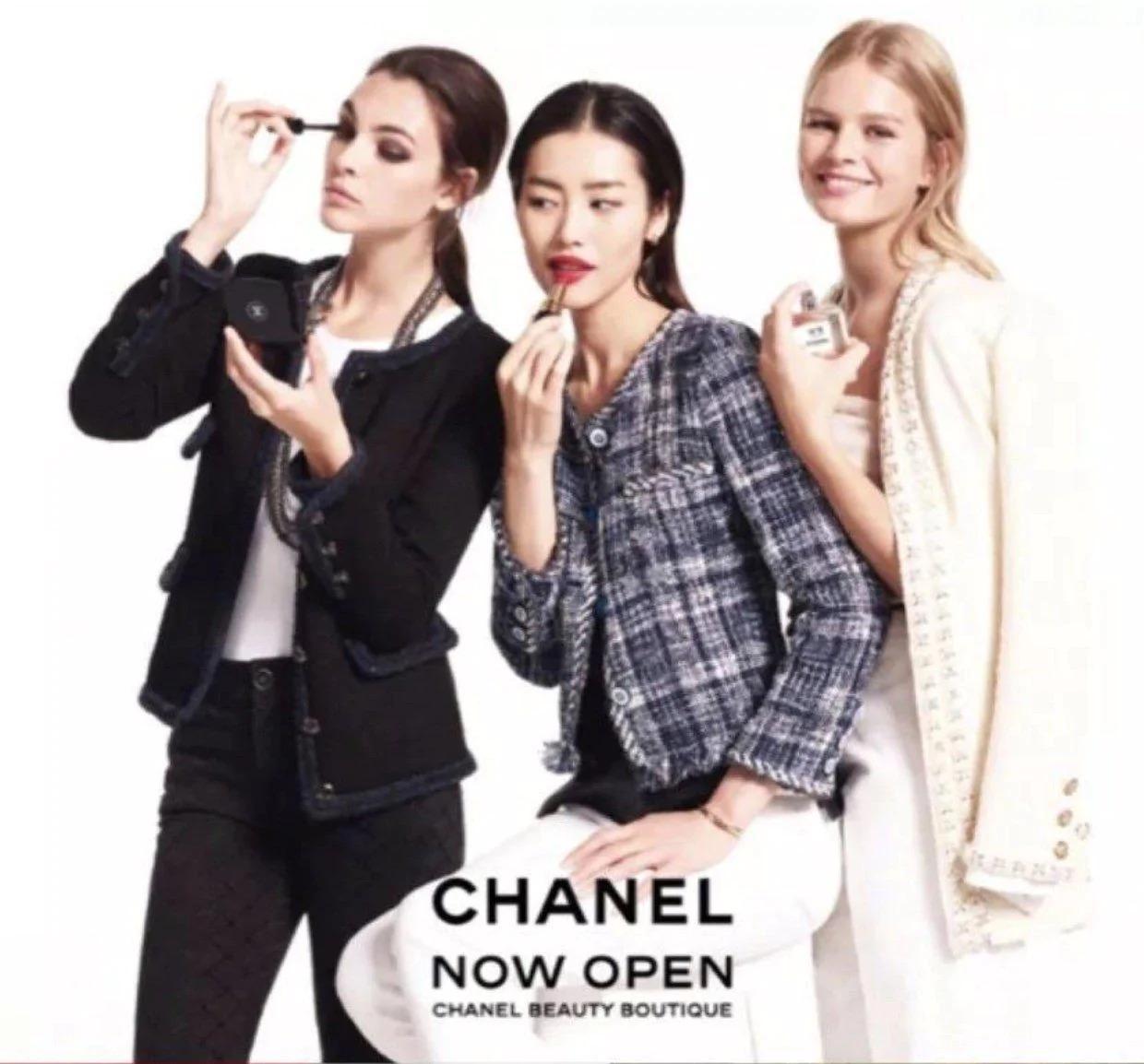 Chanel Iconic Globalization Werbekampagne Schwarze Tweed-Jacke 42 FR für Damen oder Herren im Angebot