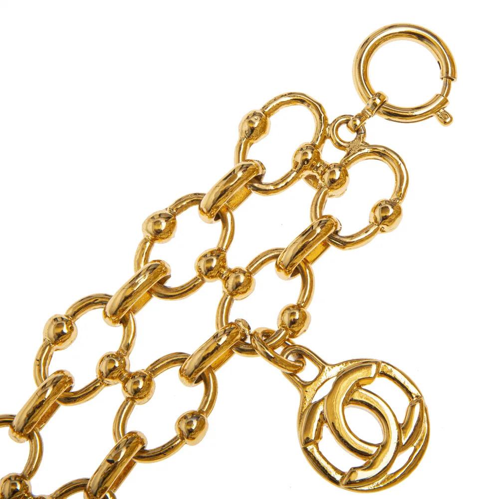Chanel gold tone cc logo charms bracelet
Measurements:

Lenght: 6.5 cm
Heigh: 0.9 cm
