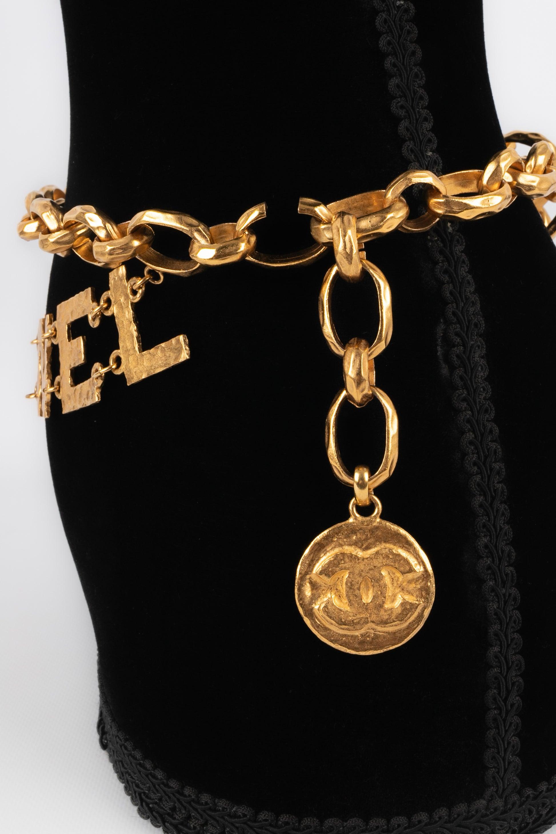 Chanel Iconic Golden Metal Belt, 1993 In Excellent Condition For Sale In SAINT-OUEN-SUR-SEINE, FR
