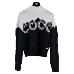 Chanel Ikonischer Coco-Pullover im Jennie Kim-Stil in Neige