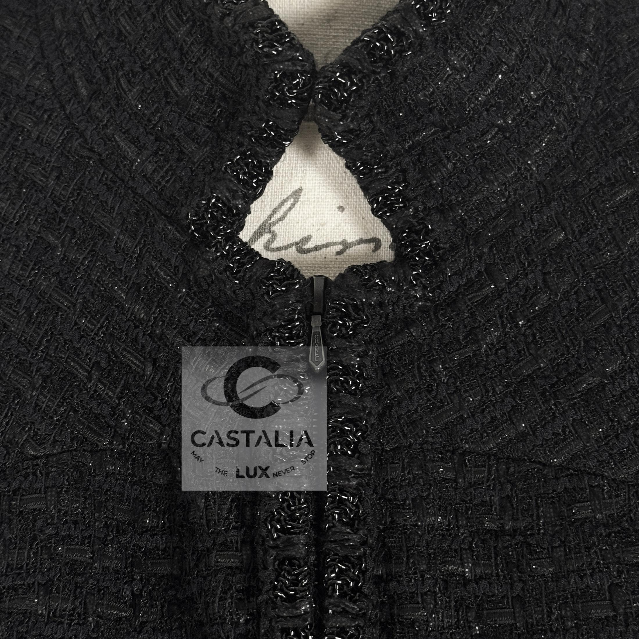 Chanel, l'iconica giacca in tweed nero stile Kate Moss 38 FR in vendita 8