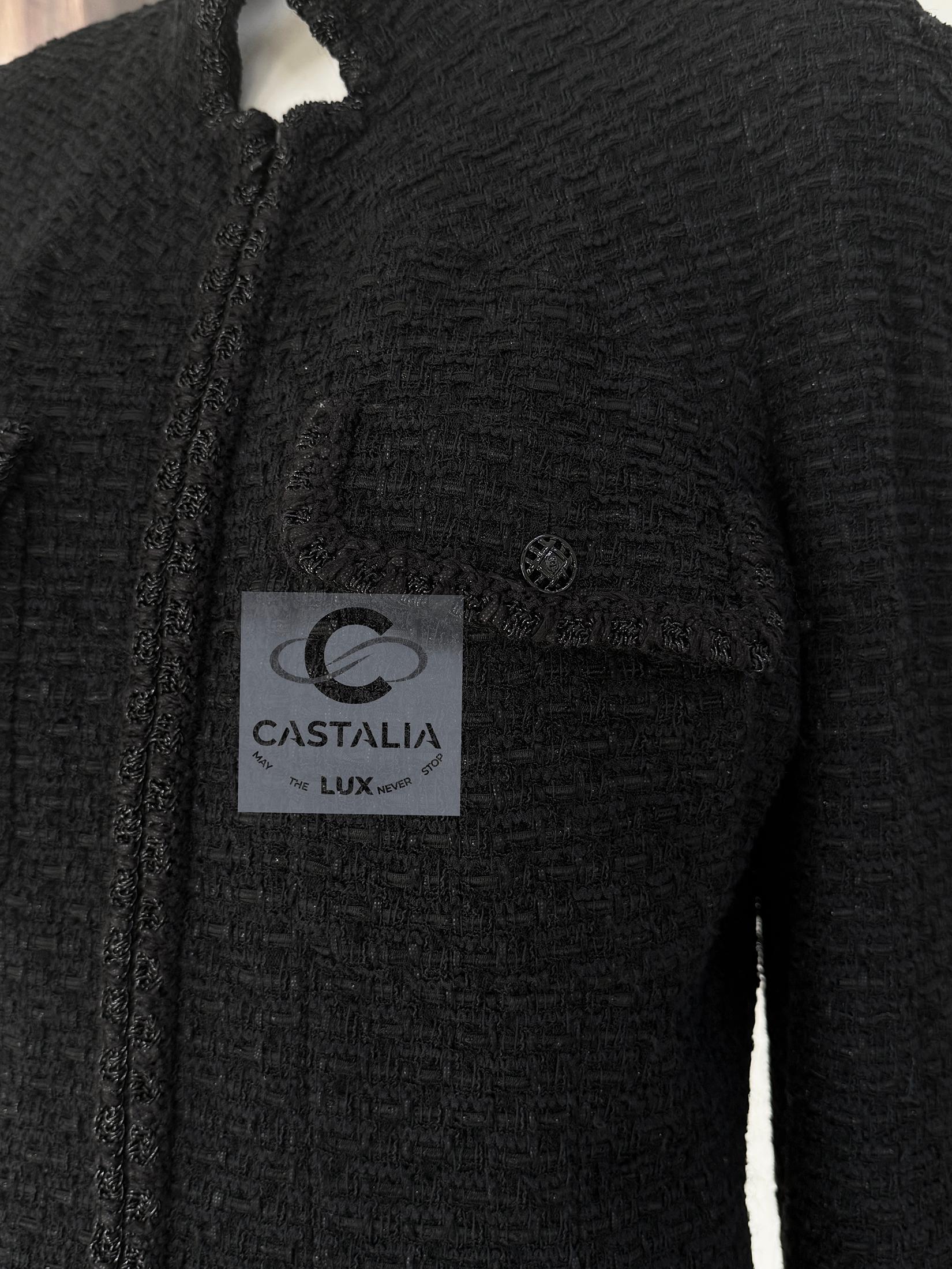 Women's or Men's Chanel Iconic Kate Moss Style Black Tweed Jacket 44 FR For Sale
