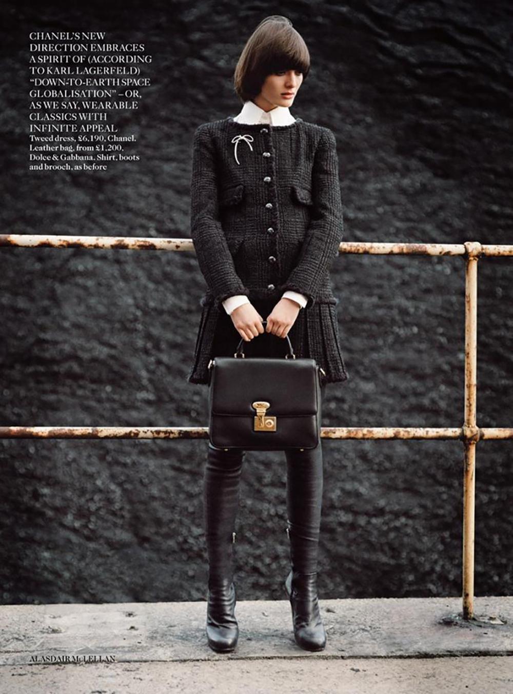 Chanel Iconic Keira Knightley Style Black Tweed Jacket 40 FR For Sale 3