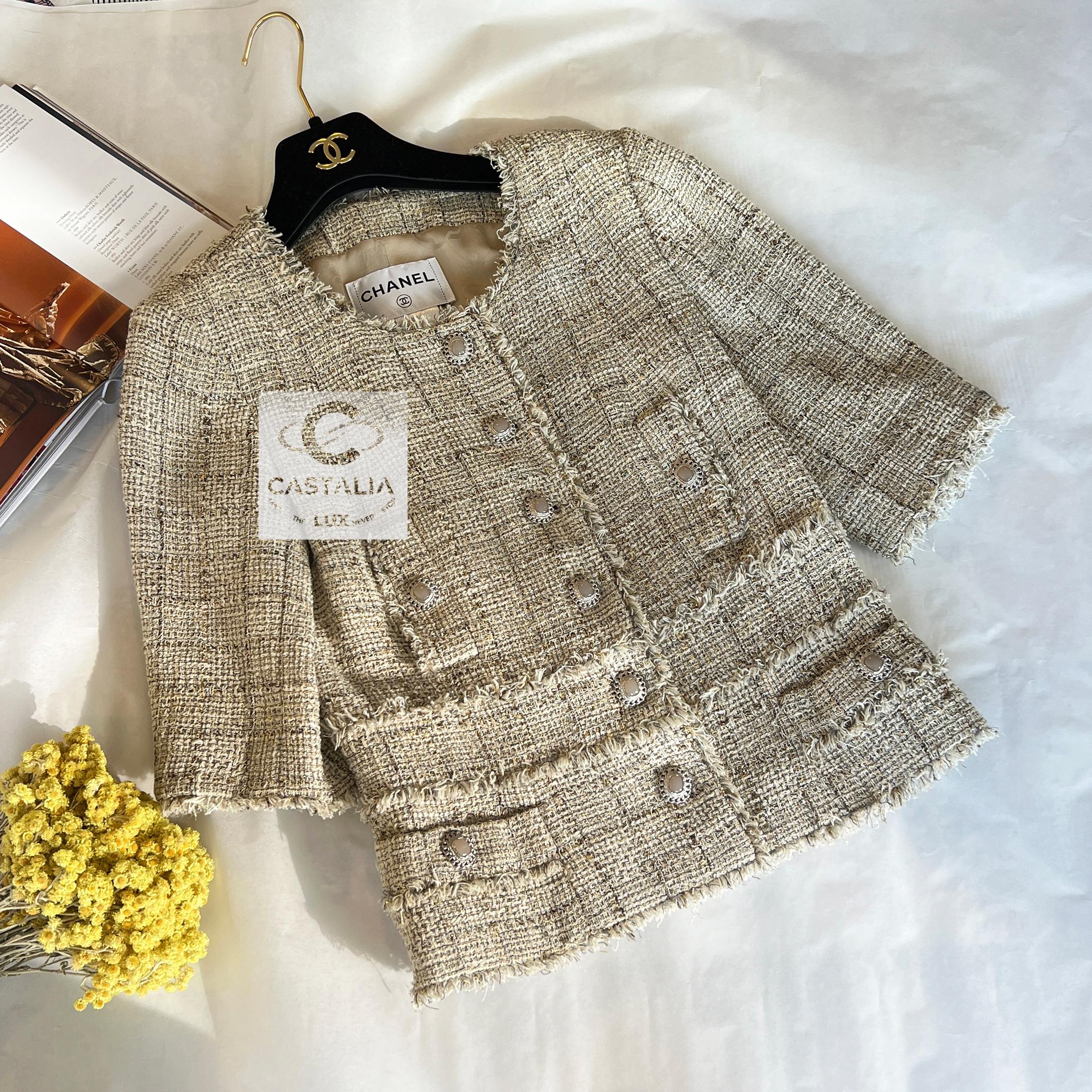CHANEL Iconic Nude Beige Timeless Tweed Jacket 36 FR en vente 6