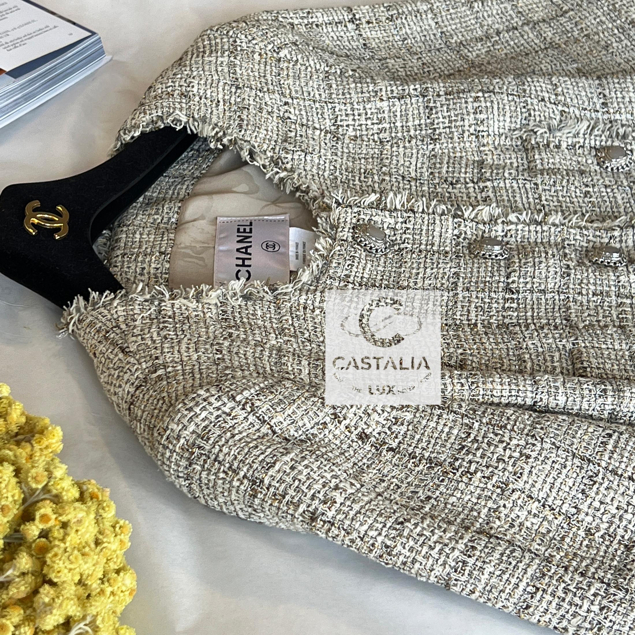 CHANEL Iconic Nude Beige Timeless Tweed Jacket 36 FR en vente 7