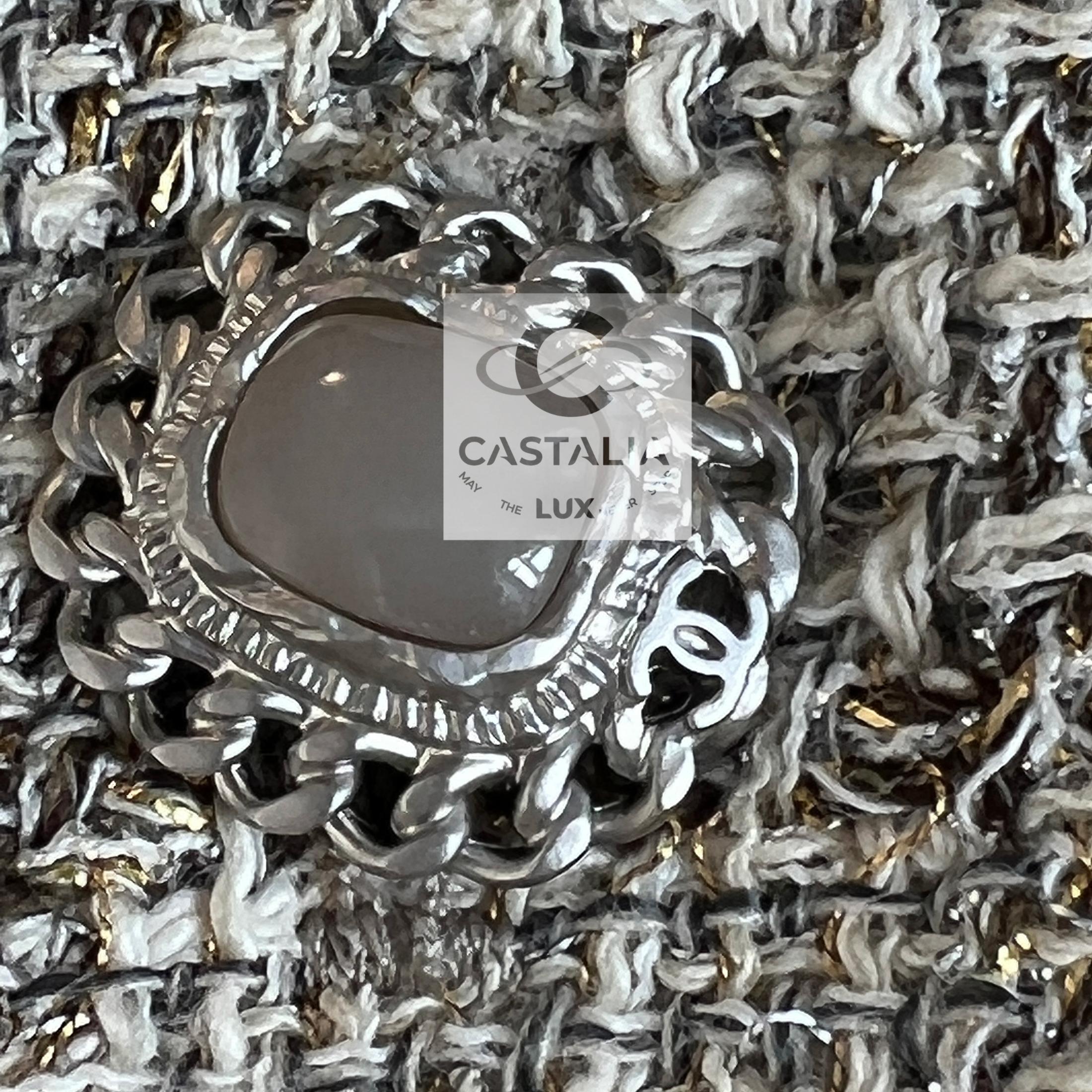 CHANEL Iconic Nude Beige Timeless Tweed Jacket 36 FR en vente 8