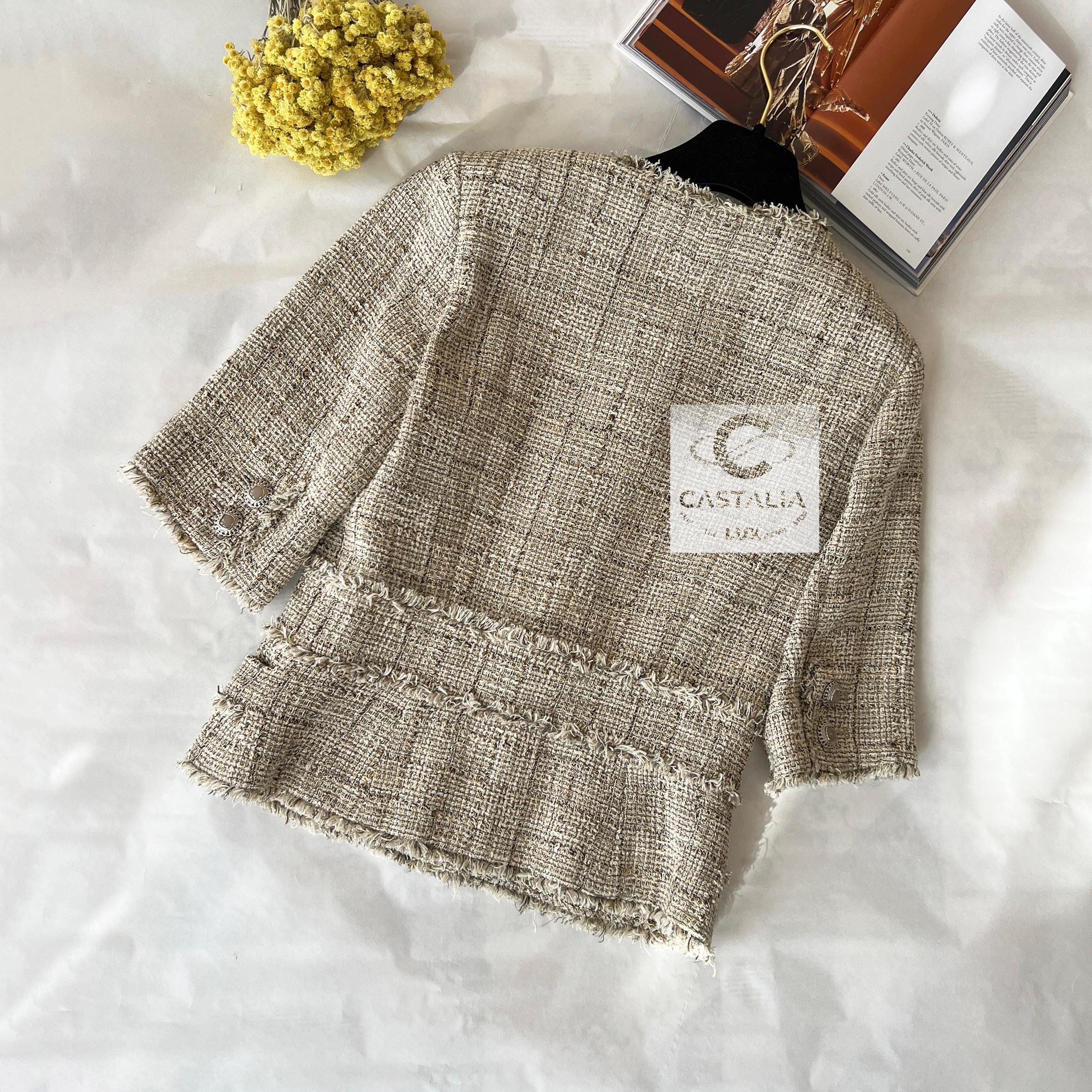 CHANEL Iconic Nude Beige Timeless Tweed Jacket 36 FR en vente 9