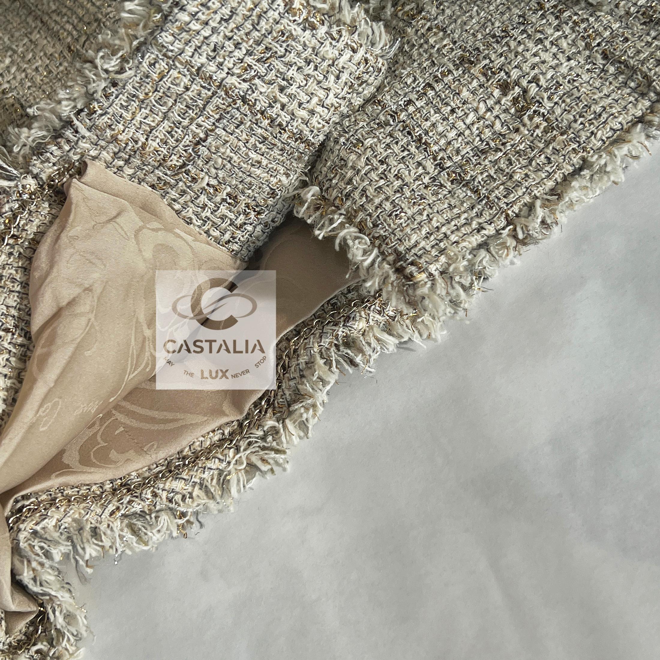 CHANEL Iconic Nude Beige Timeless Tweed Jacket 36 FR en vente 11