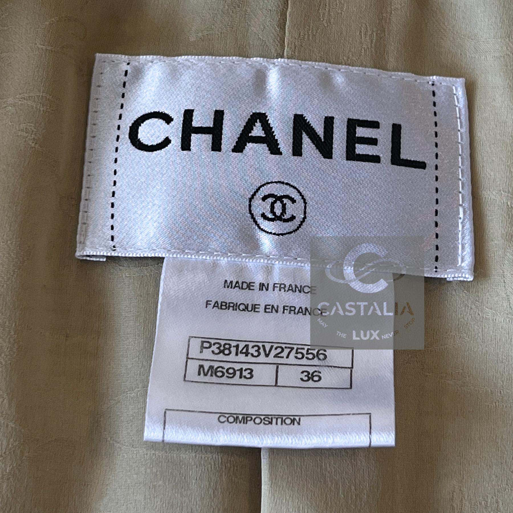 CHANEL Iconic Nude Beige Timeless Tweed Jacket 36 FR en vente 12