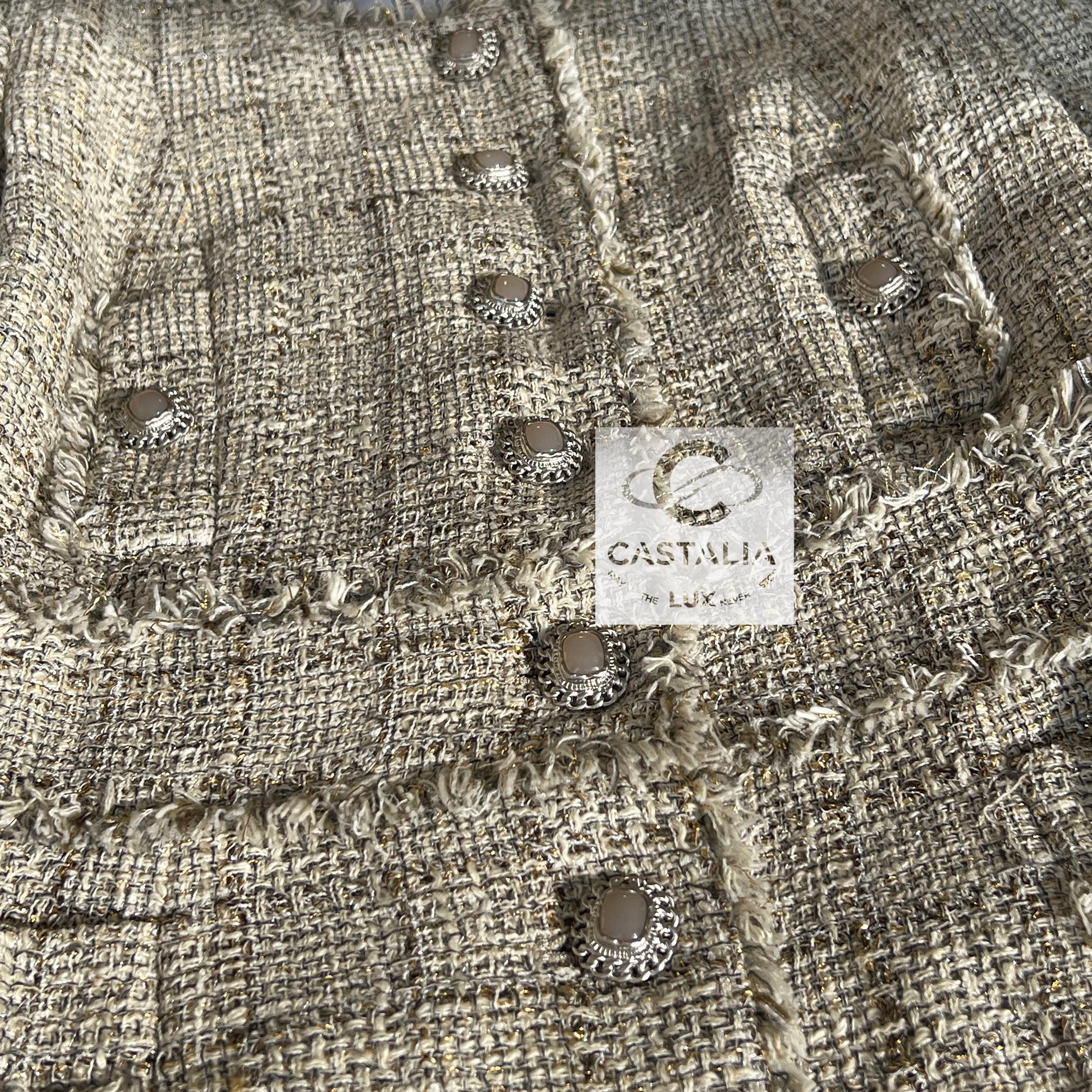 CHANEL Iconic Nude Beige Timeless Tweed Jacket 36 FR en vente 4