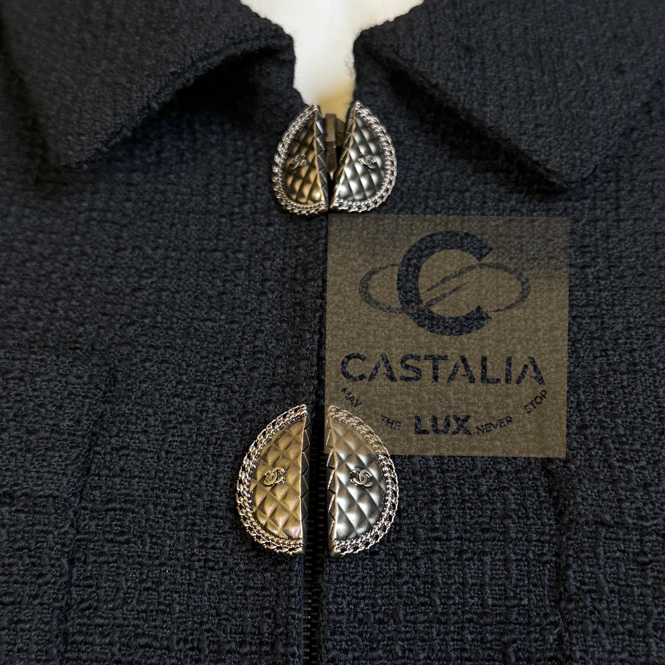 CHANEL - Veste en tweed noir Icone Paris / iCon 34 FR en vente 5