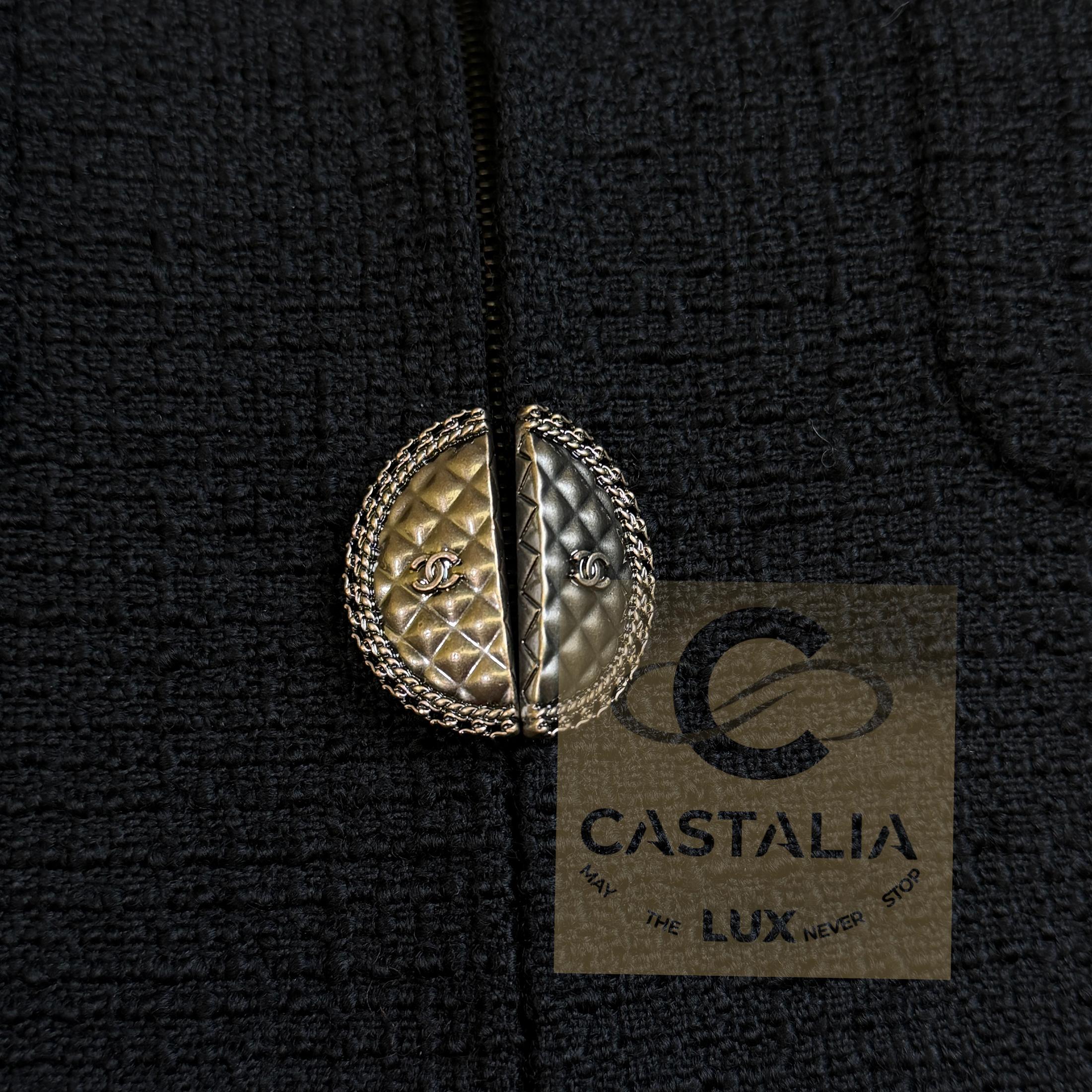 CHANEL - Veste en tweed noir Icone Paris / iCon 34 FR en vente 6