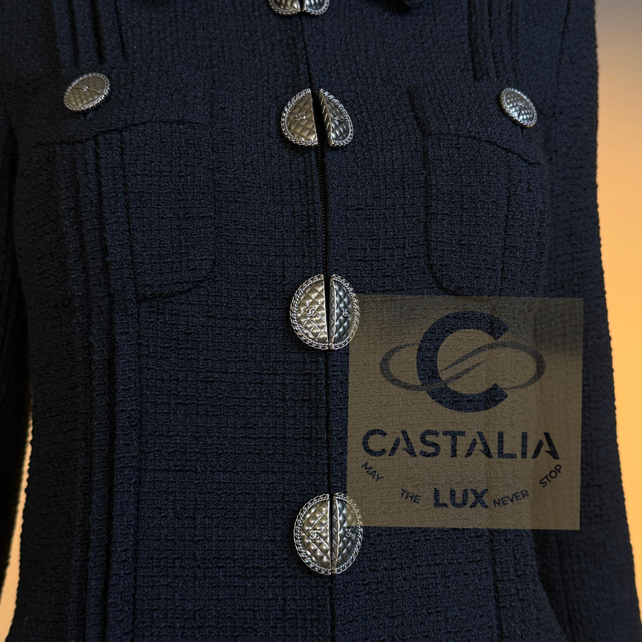 CHANEL - Veste en tweed noir Icone Paris / iCon 34 FR en vente 8