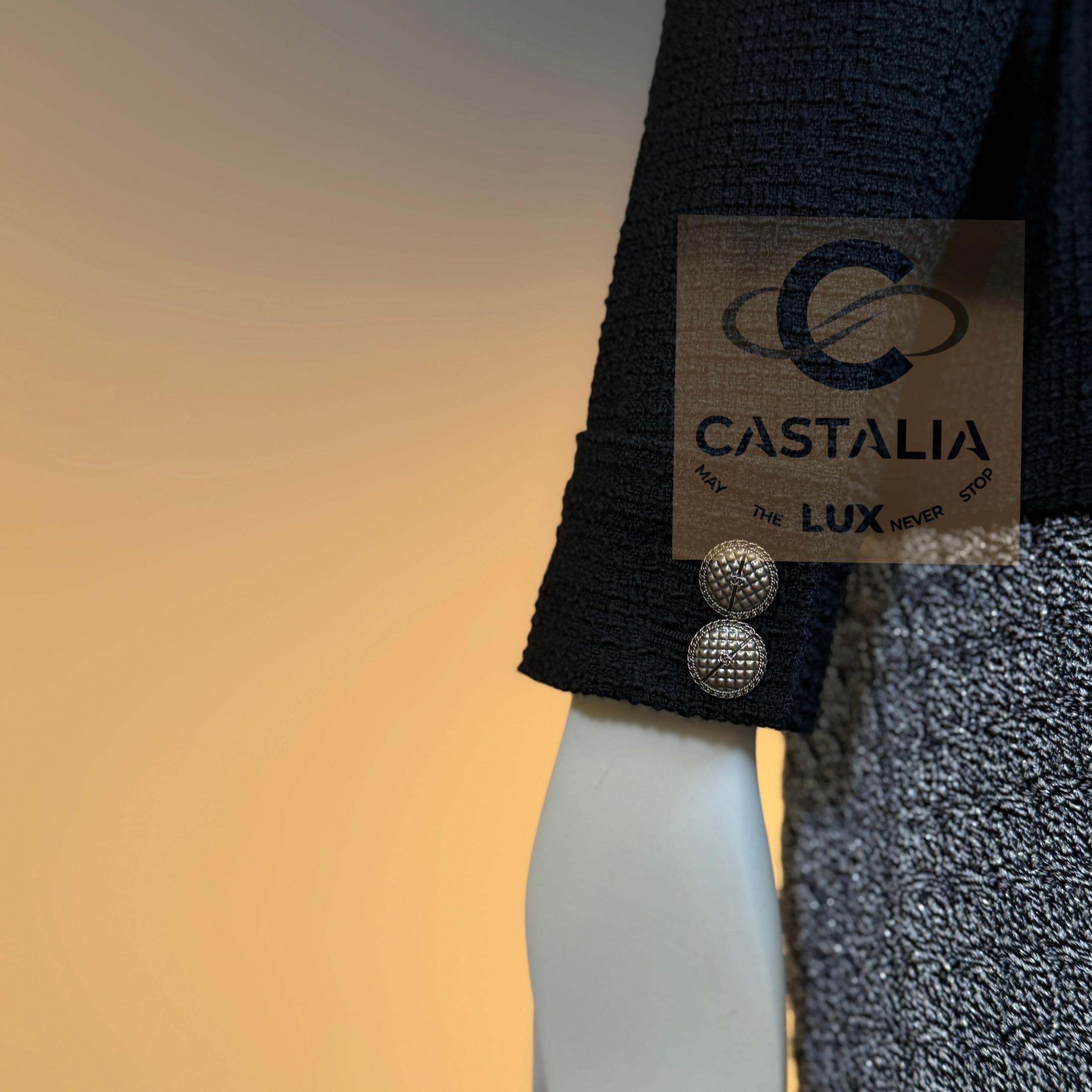 CHANEL - Veste en tweed noir Icone Paris / iCon 34 FR en vente 11