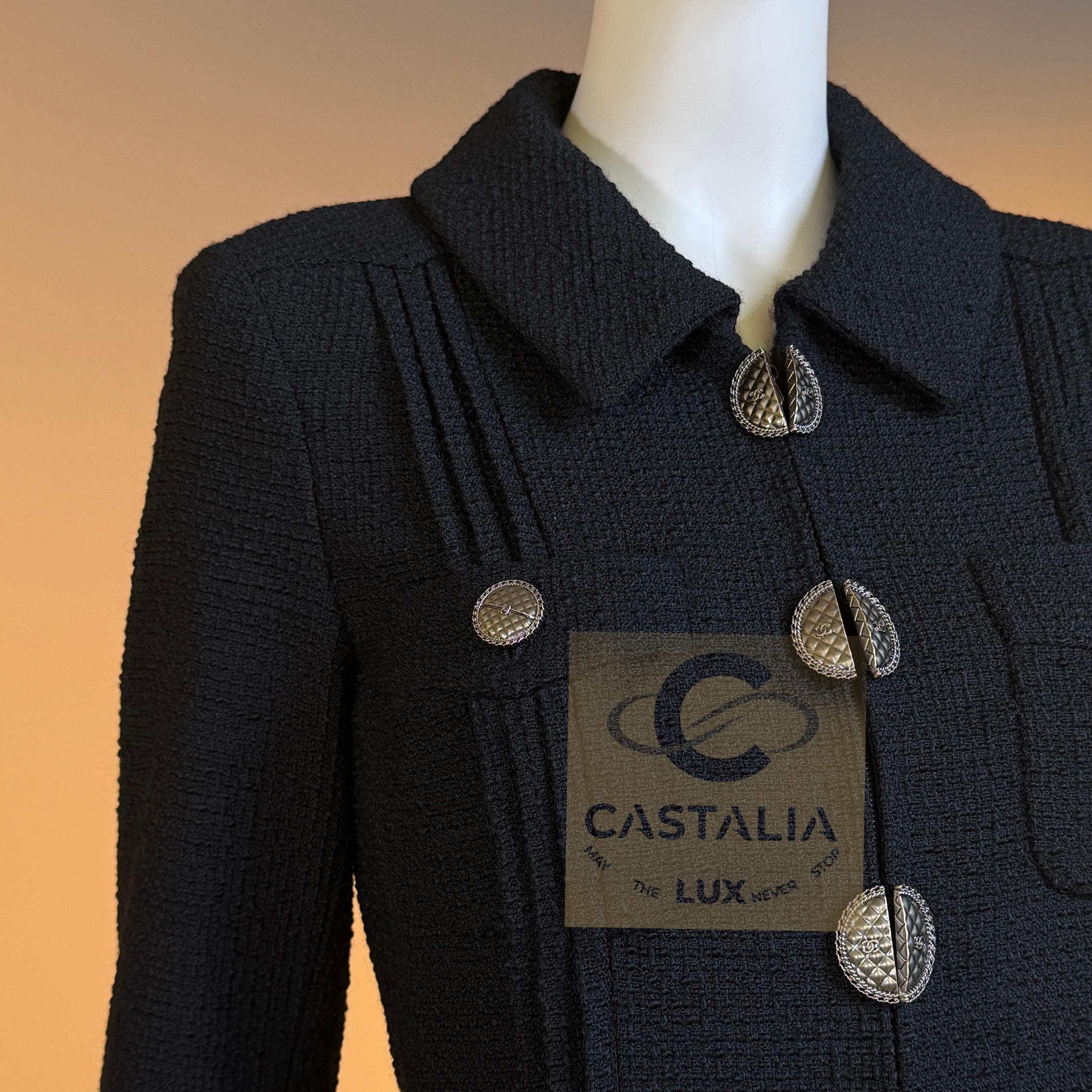 CHANEL - Veste en tweed noir Icone Paris / iCon 34 FR en vente 3