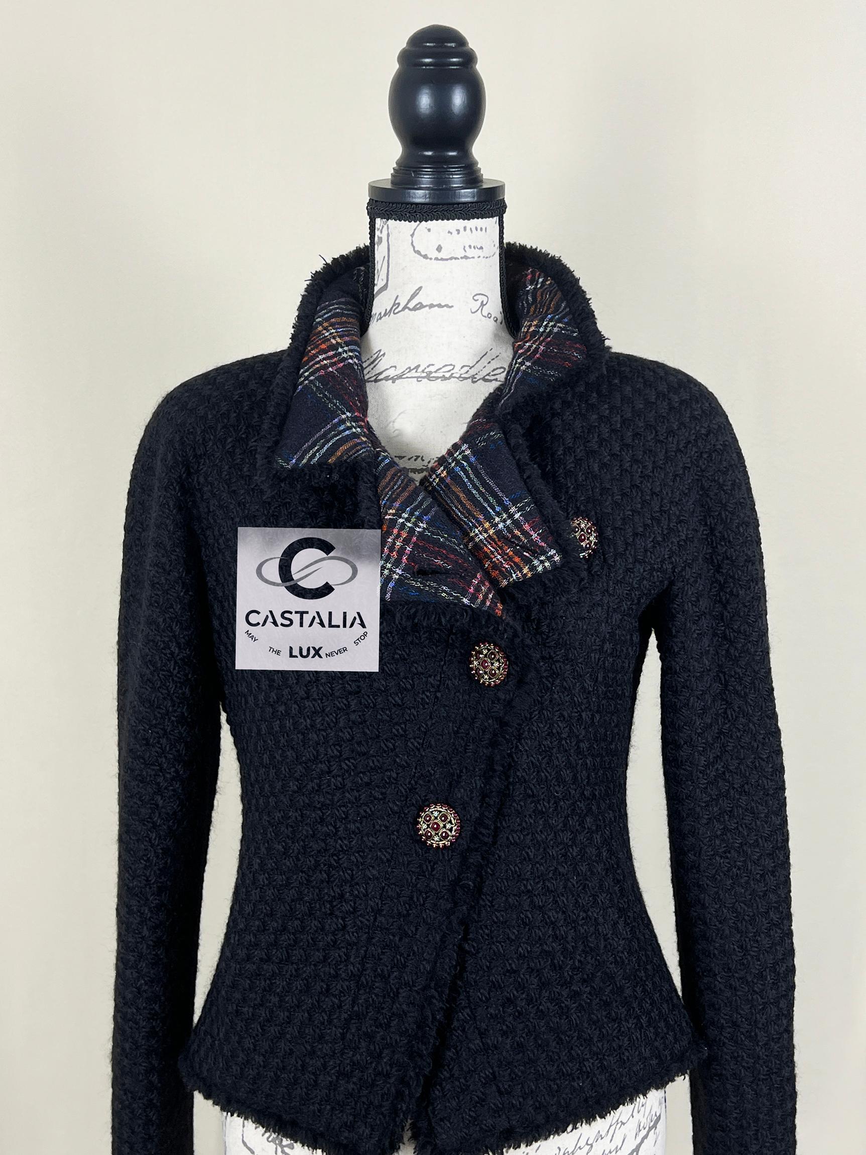 Chanel Iconic Paris / Edinburgh Black & Tartan Tweed Jacket 40 FR For Sale 6