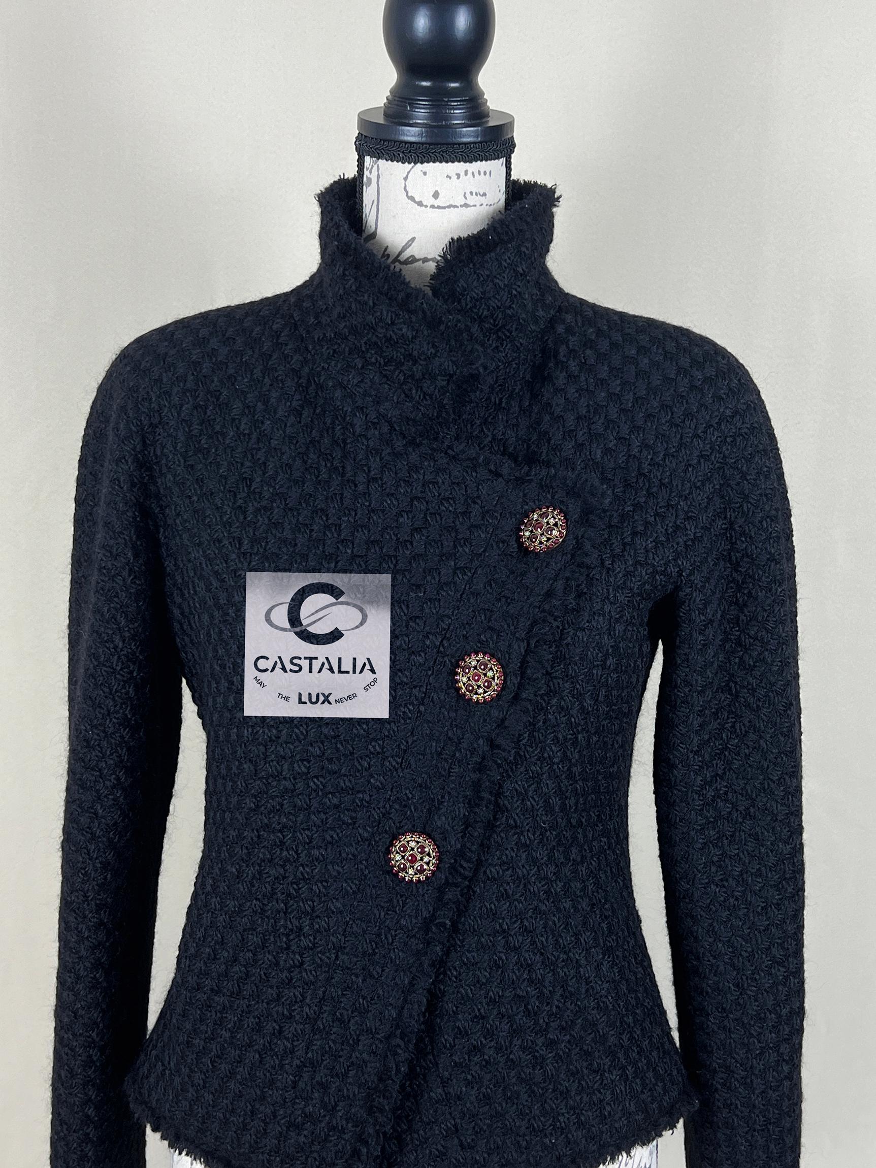 Chanel Iconic Paris / Edinburgh Black & Tartan Tweed Jacket 40 FR For Sale 8