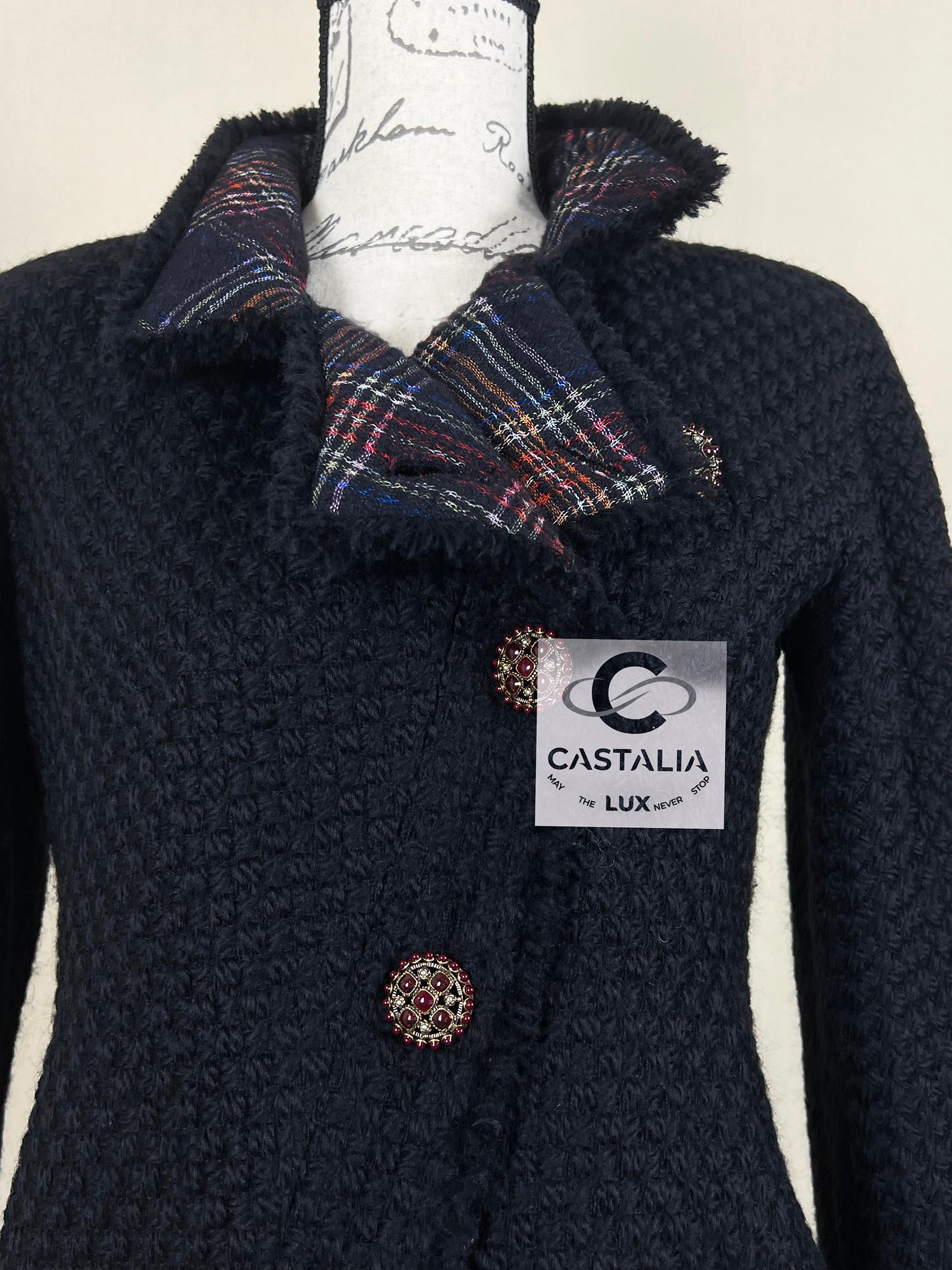 Chanel Iconic Paris / Edinburgh Black & Tartan Tweed Jacket 40 FR For Sale 9