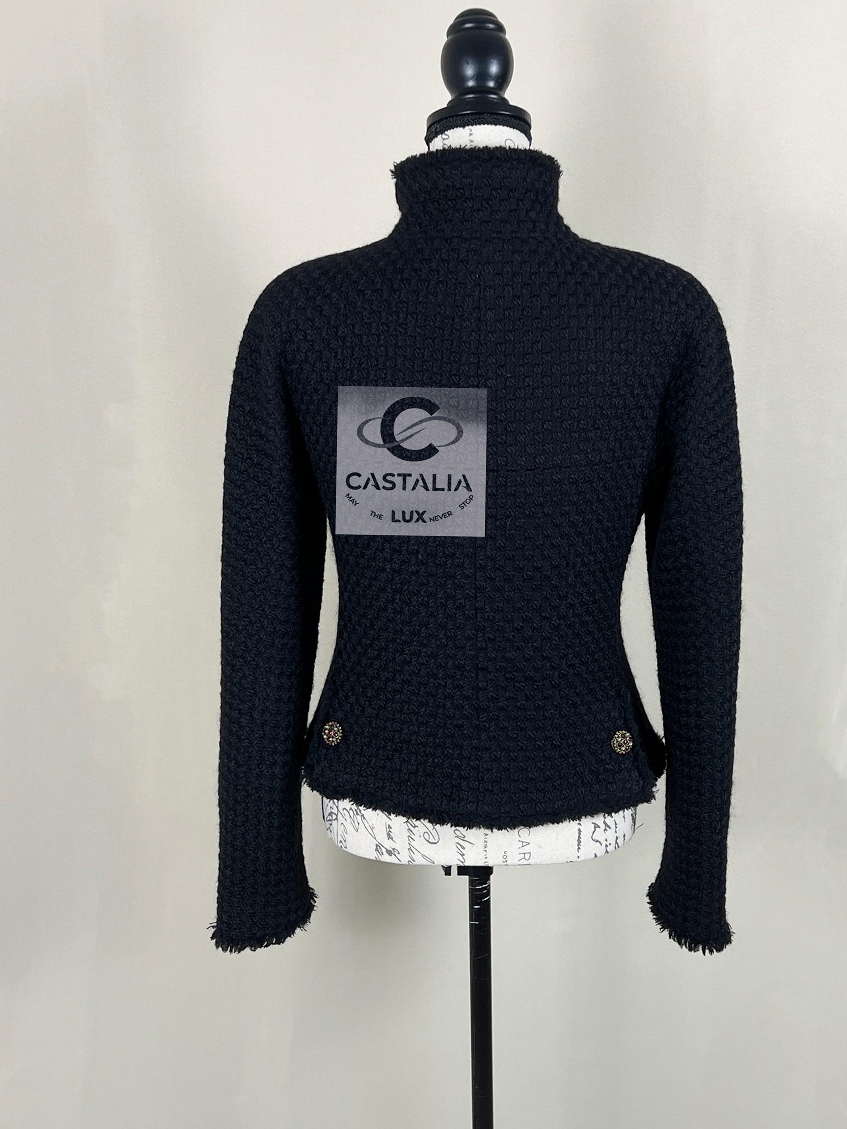 Chanel Iconic Paris / Edinburgh Black & Tartan Tweed Jacket 40 FR For Sale 12
