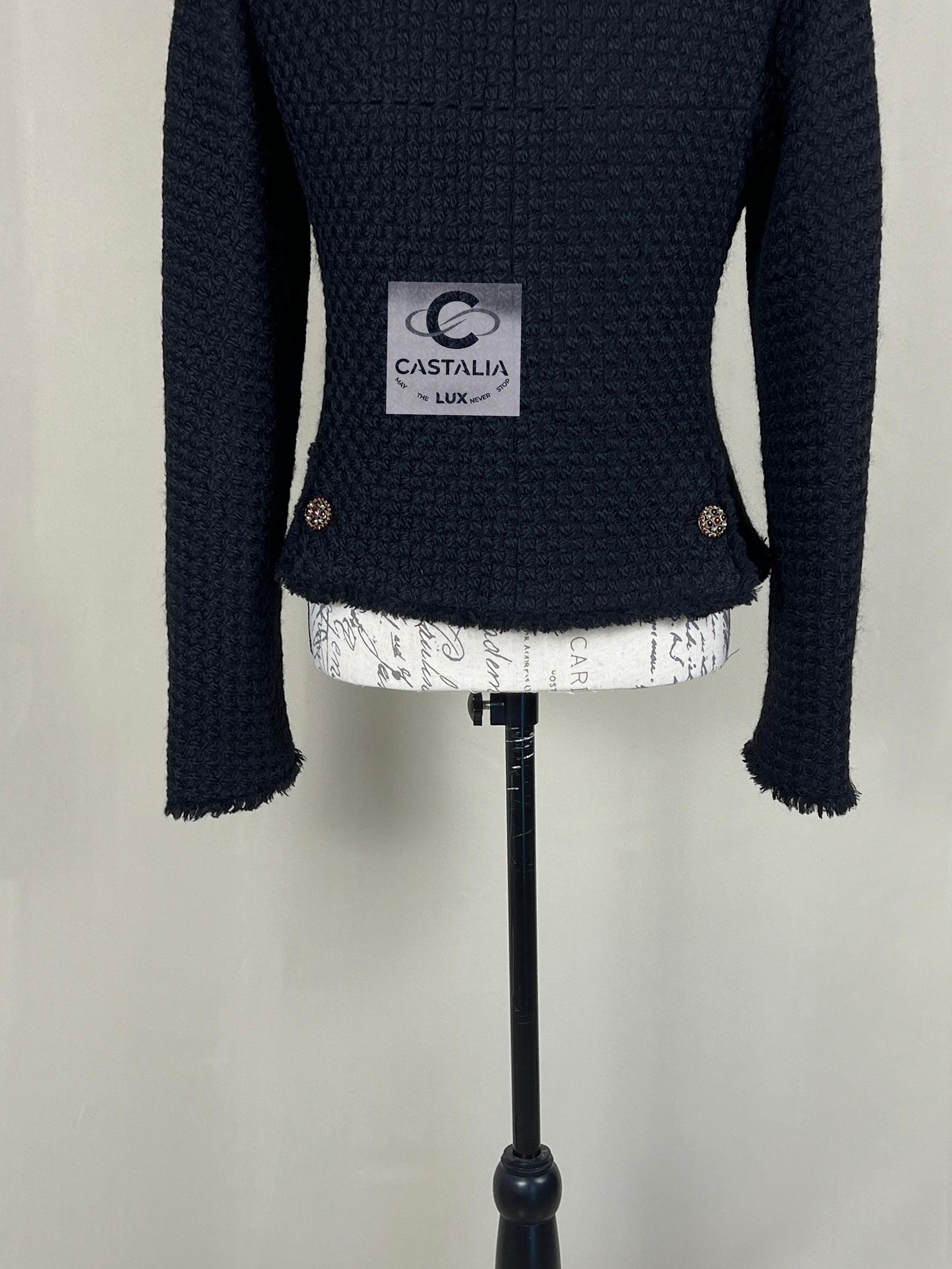 Chanel Iconic Paris / Edinburgh Black & Tartan Tweed Jacket 40 FR For Sale 13