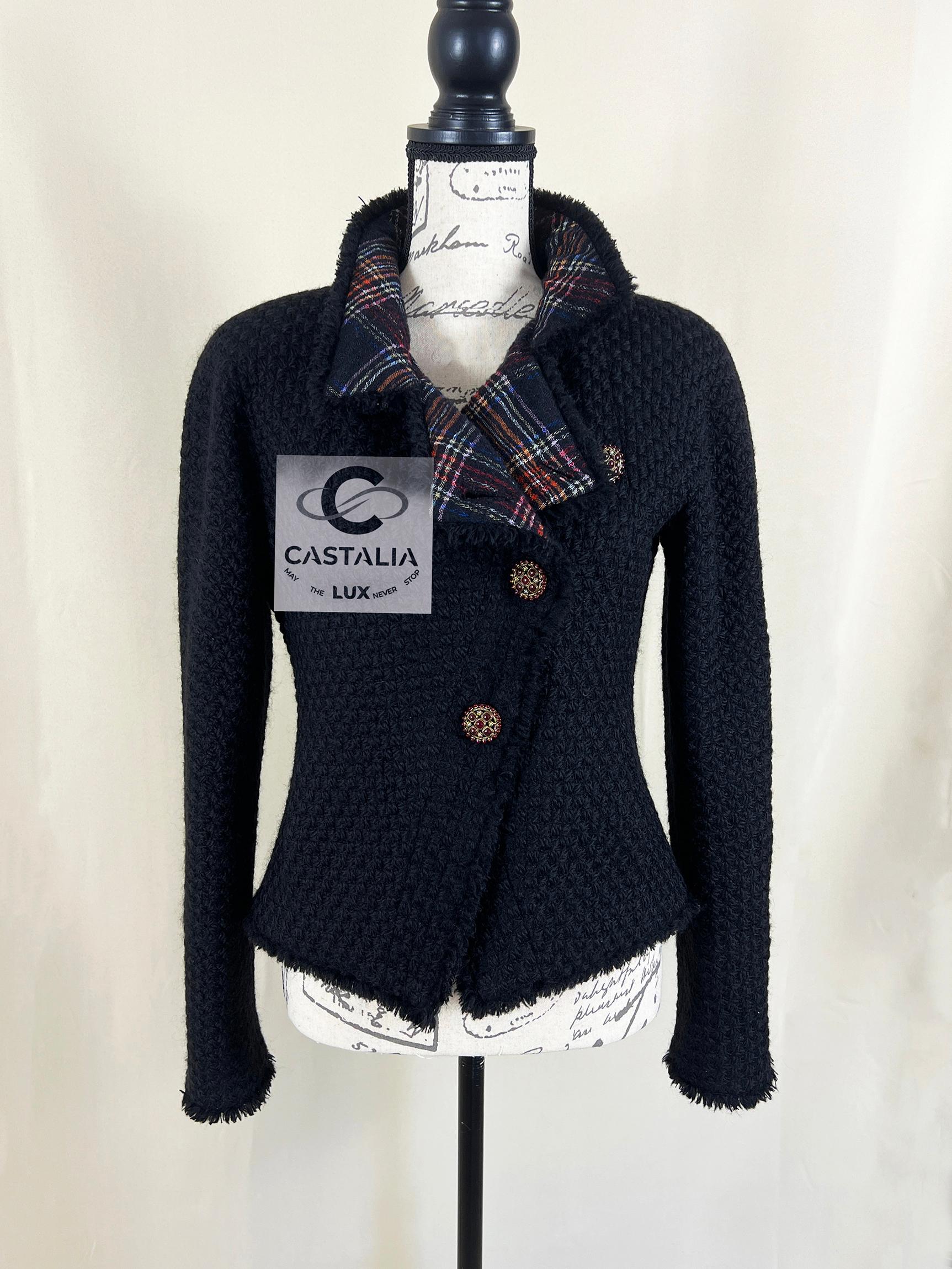 Chanel Iconic Paris / Edinburgh Black & Tartan Tweed Jacket 40 FR For Sale 5