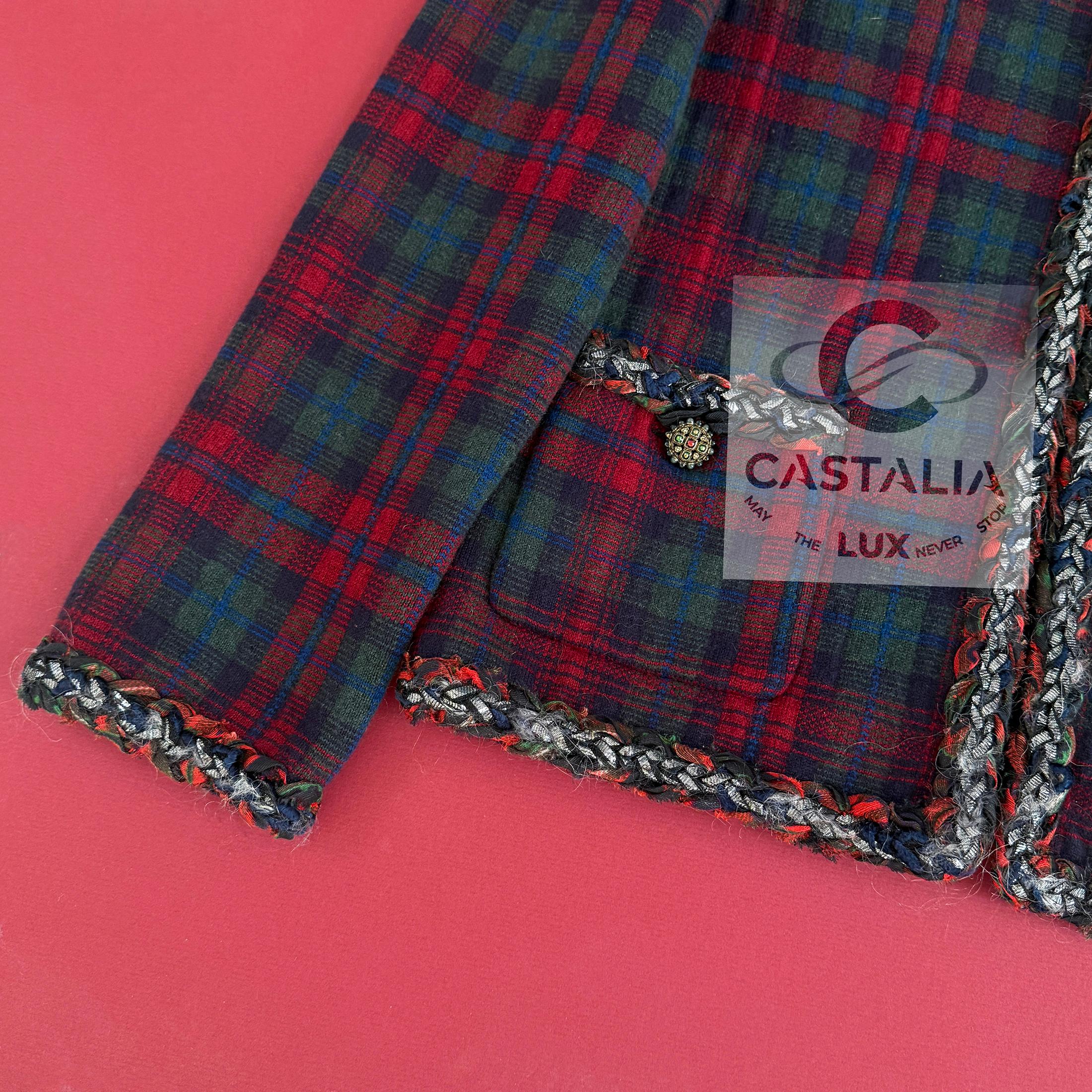 Chanel Iconic Paris / Edinburgh Giacca in tartan rosso 42 FR in vendita 9