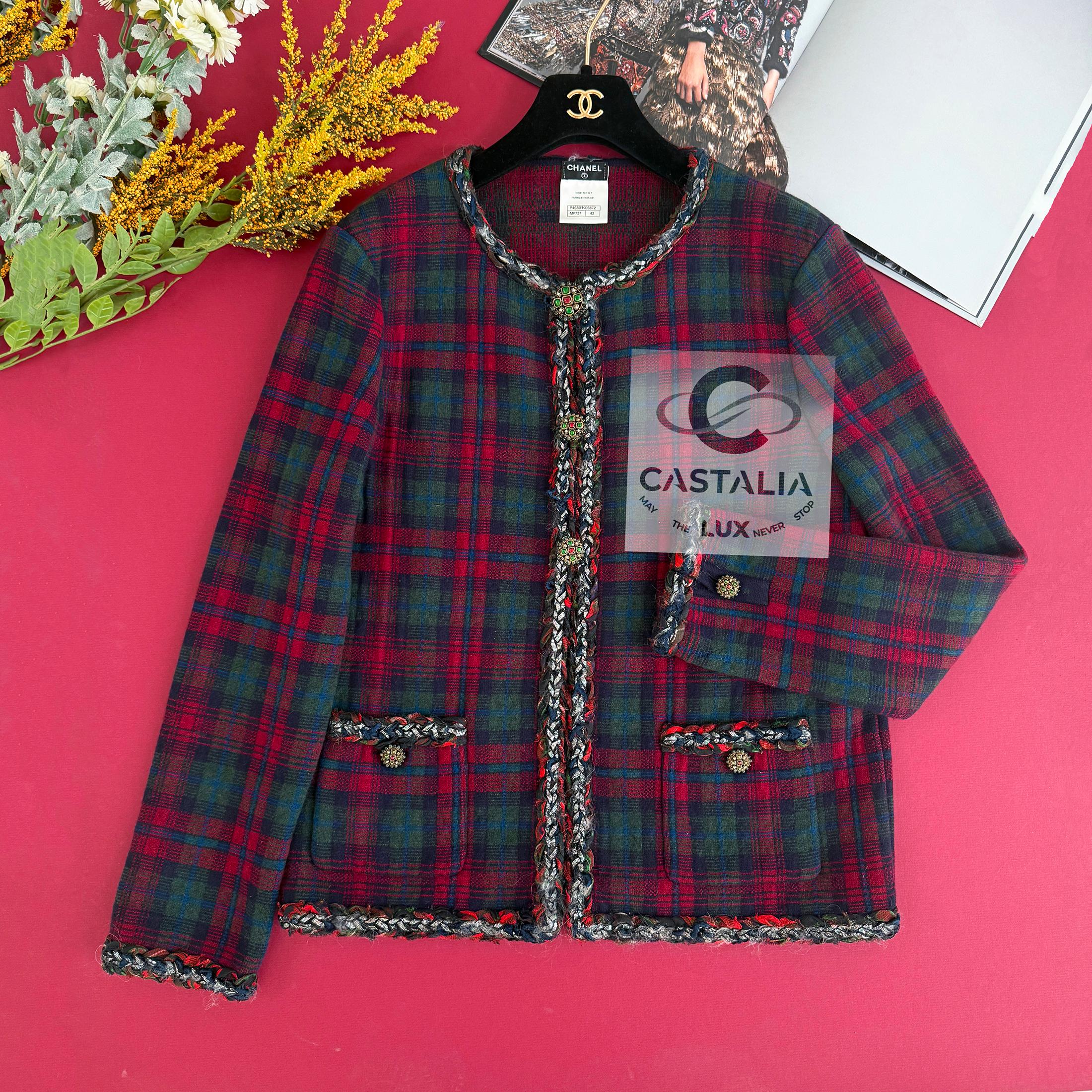 Chanel Iconic Paris / Edinburgh Giacca in tartan rosso 42 FR in vendita 1