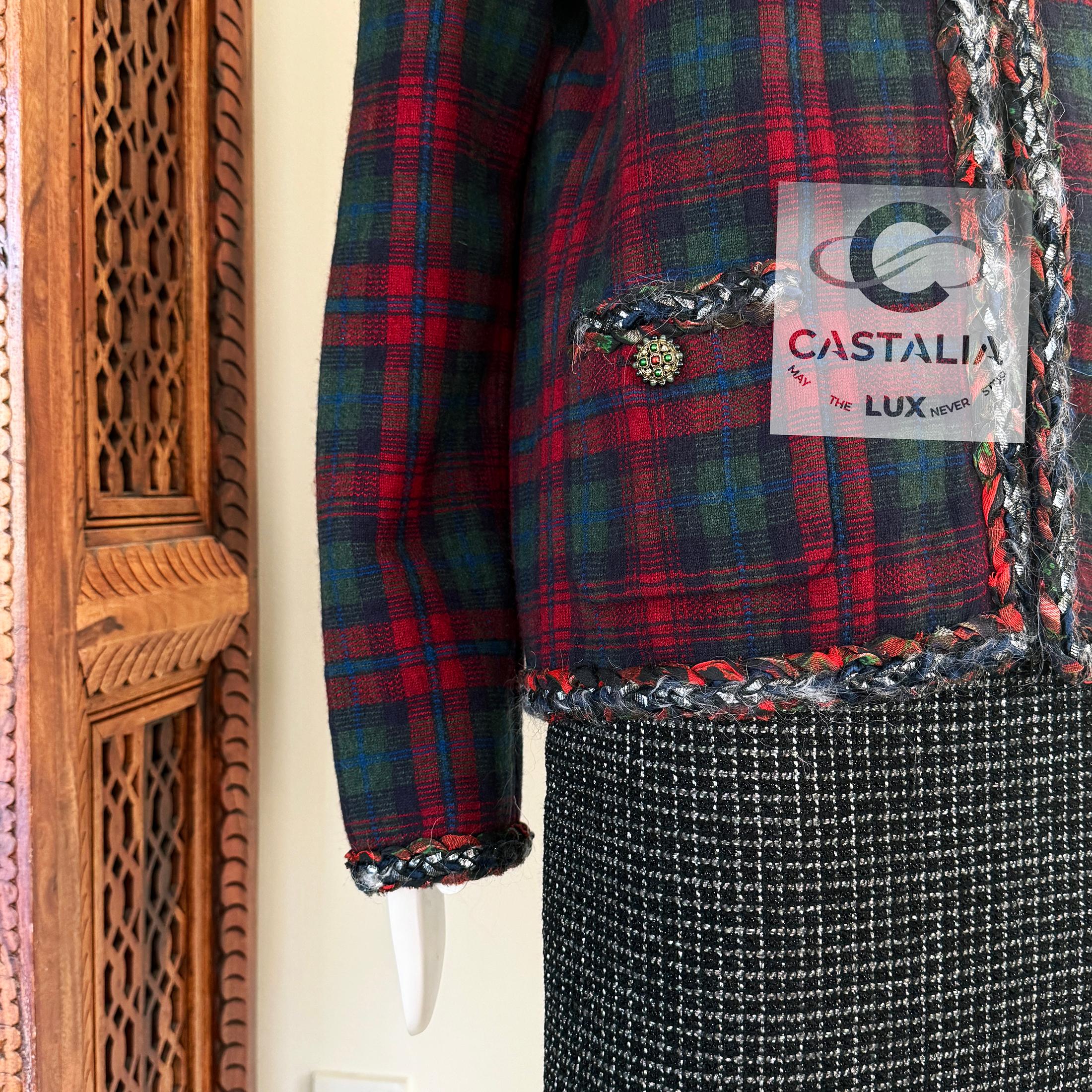 Chanel Iconic Paris / Edinburgh Red Tartan Jacket 46 FR For Sale 5