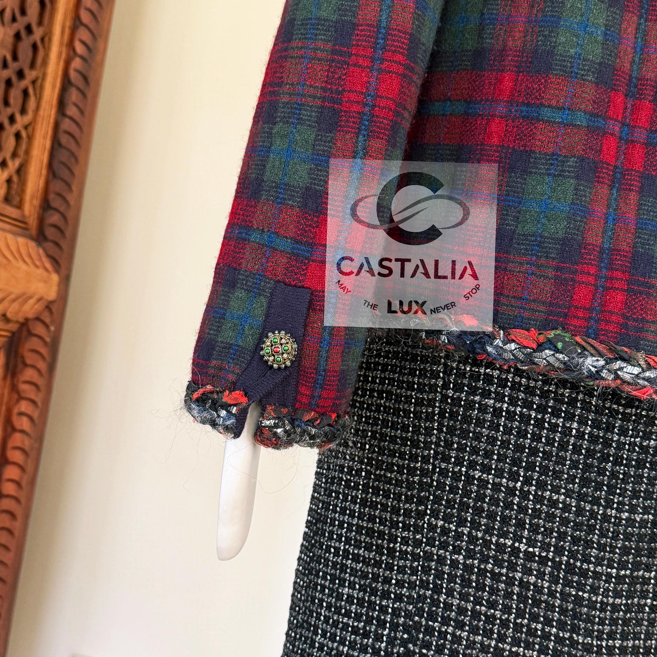 Chanel Iconic Paris / Edinburgh Red Tartan Jacket 46 FR For Sale 6